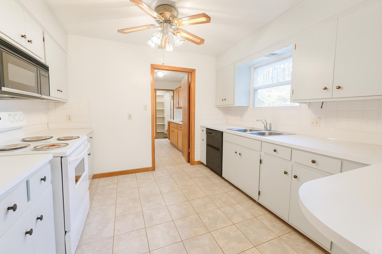 608 Broadmoor  Mountain Home, AR