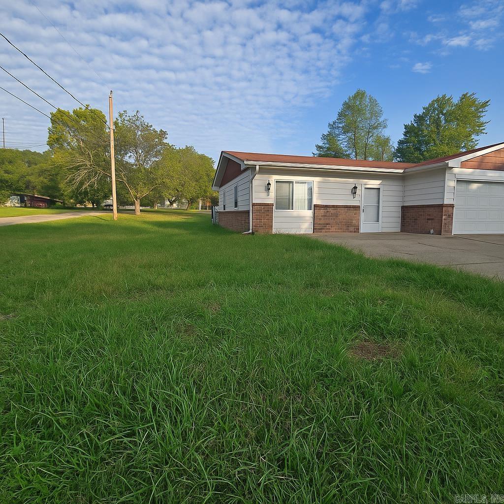 608 Broadmoor Mountain Home, AR 72653