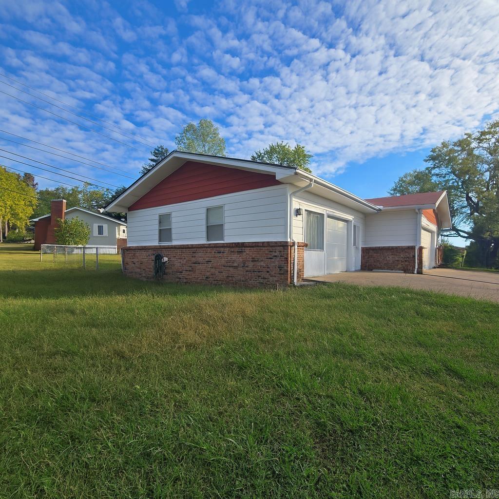 608 Broadmoor Mountain Home, AR 72653