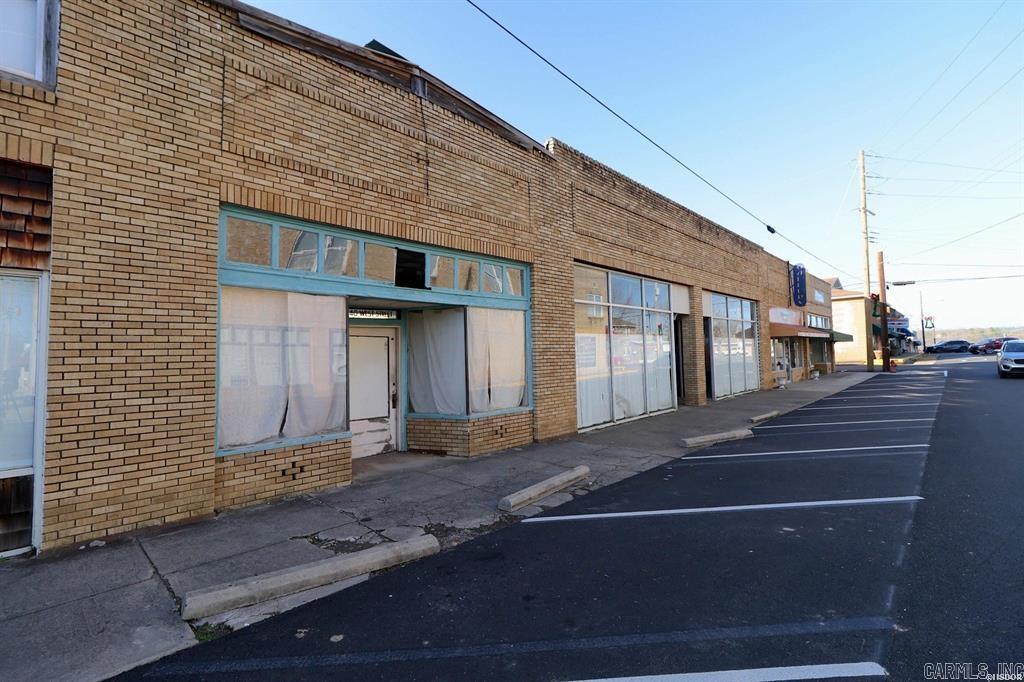 140 West  Mount Ida, AR