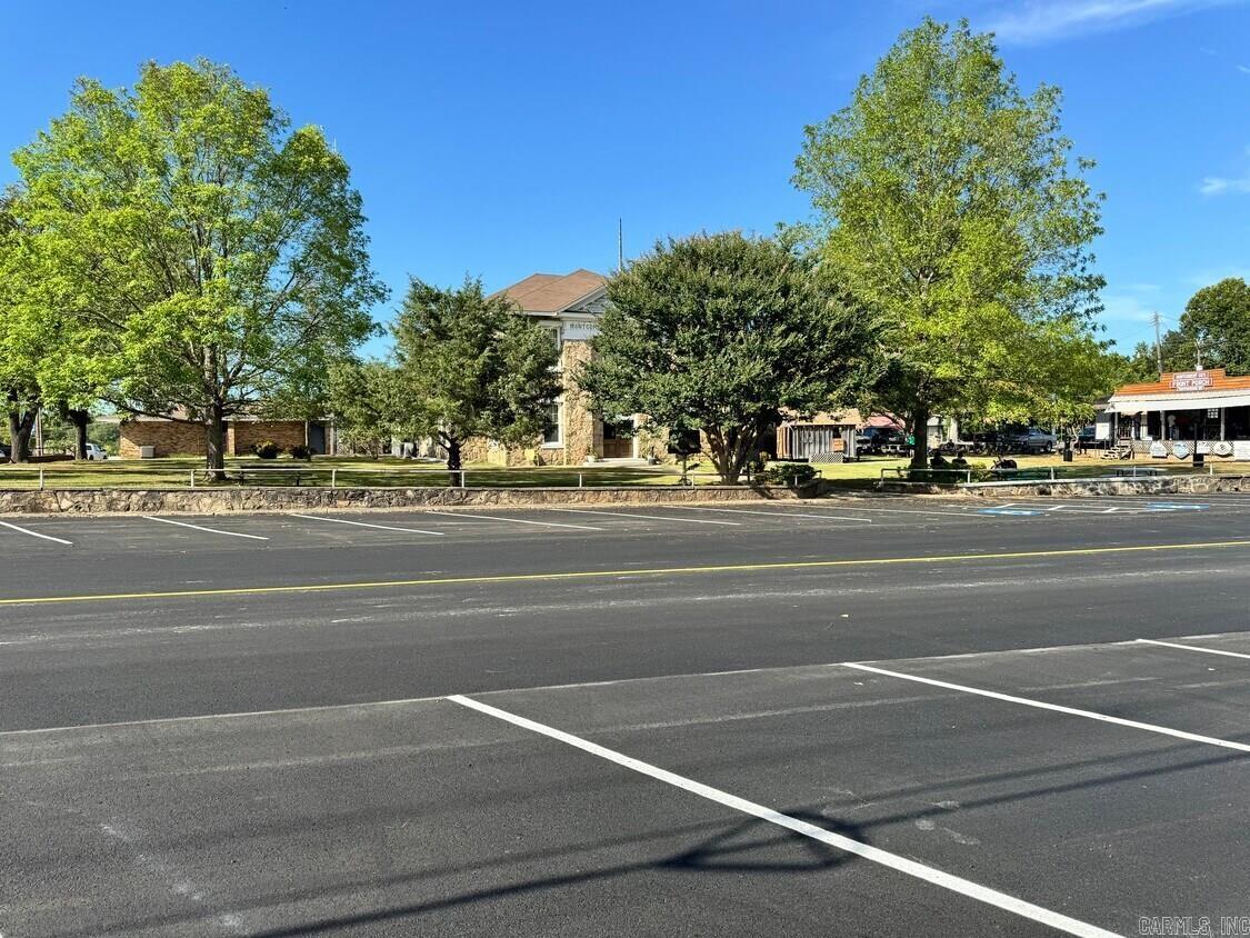 140 West  Mount Ida, AR