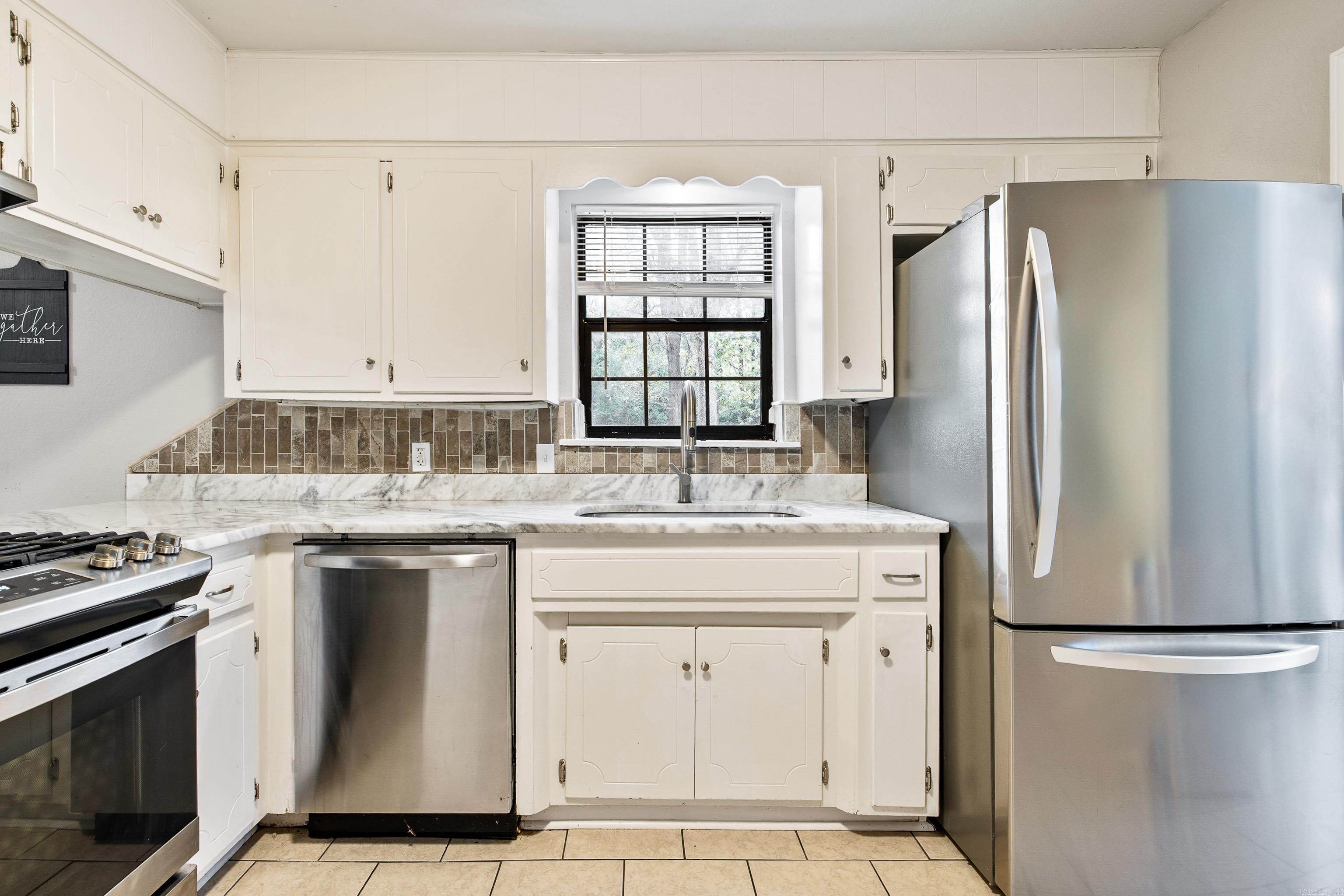 7925 Cindy Benton, AR 72019