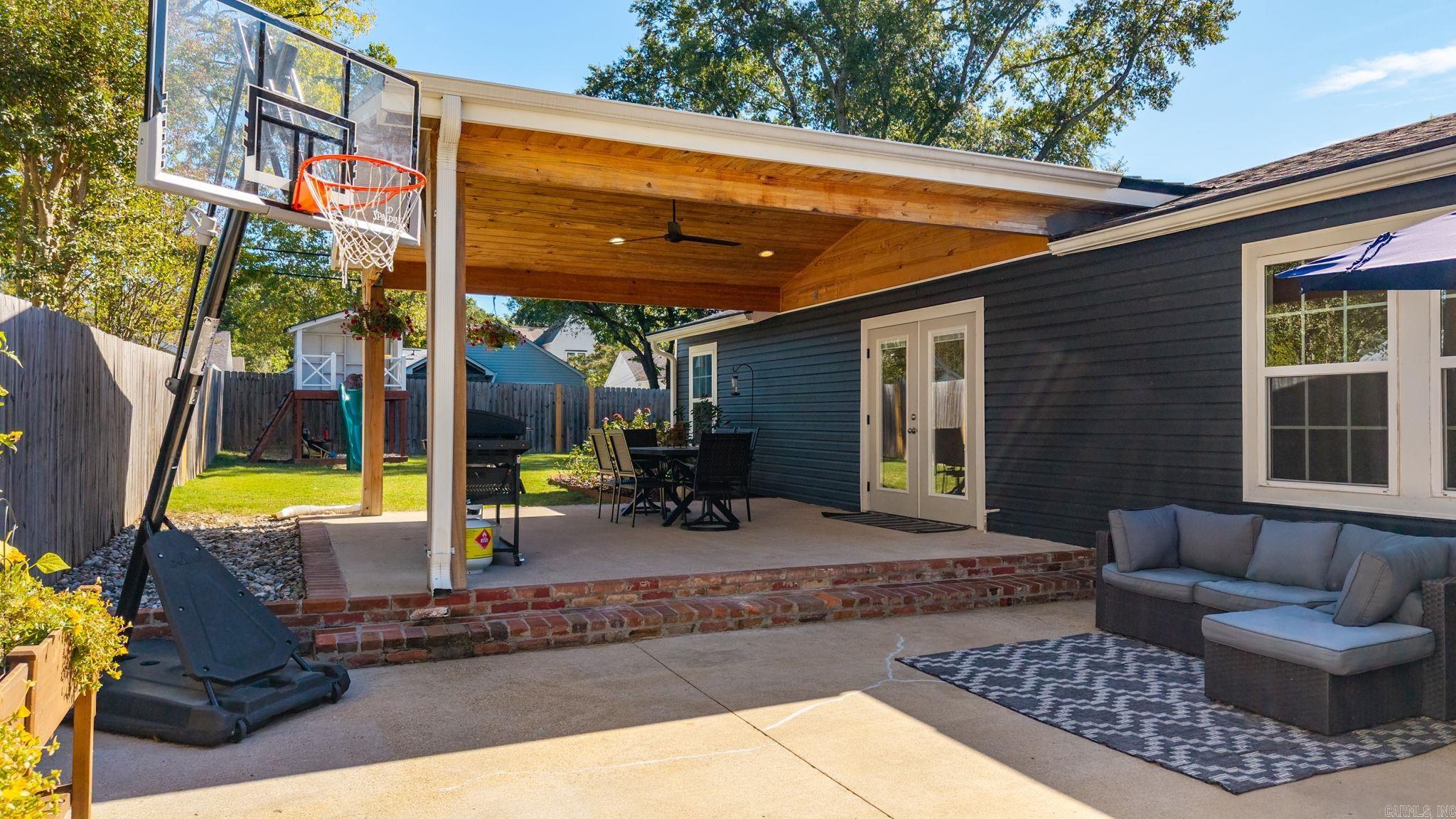 2115 N McKinley Street Little Rock, AR 72207