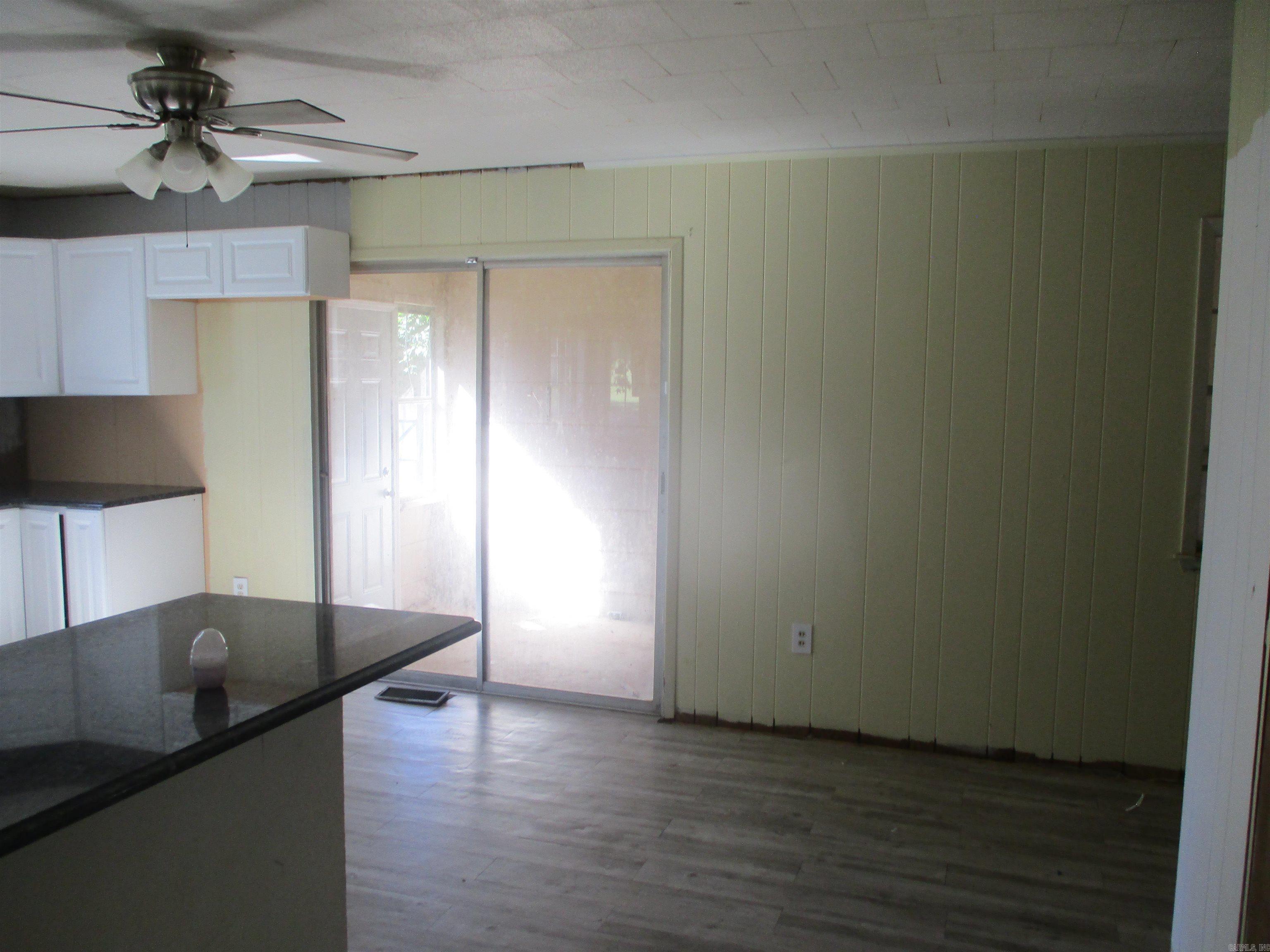 1104 N 4th  Paris, AR