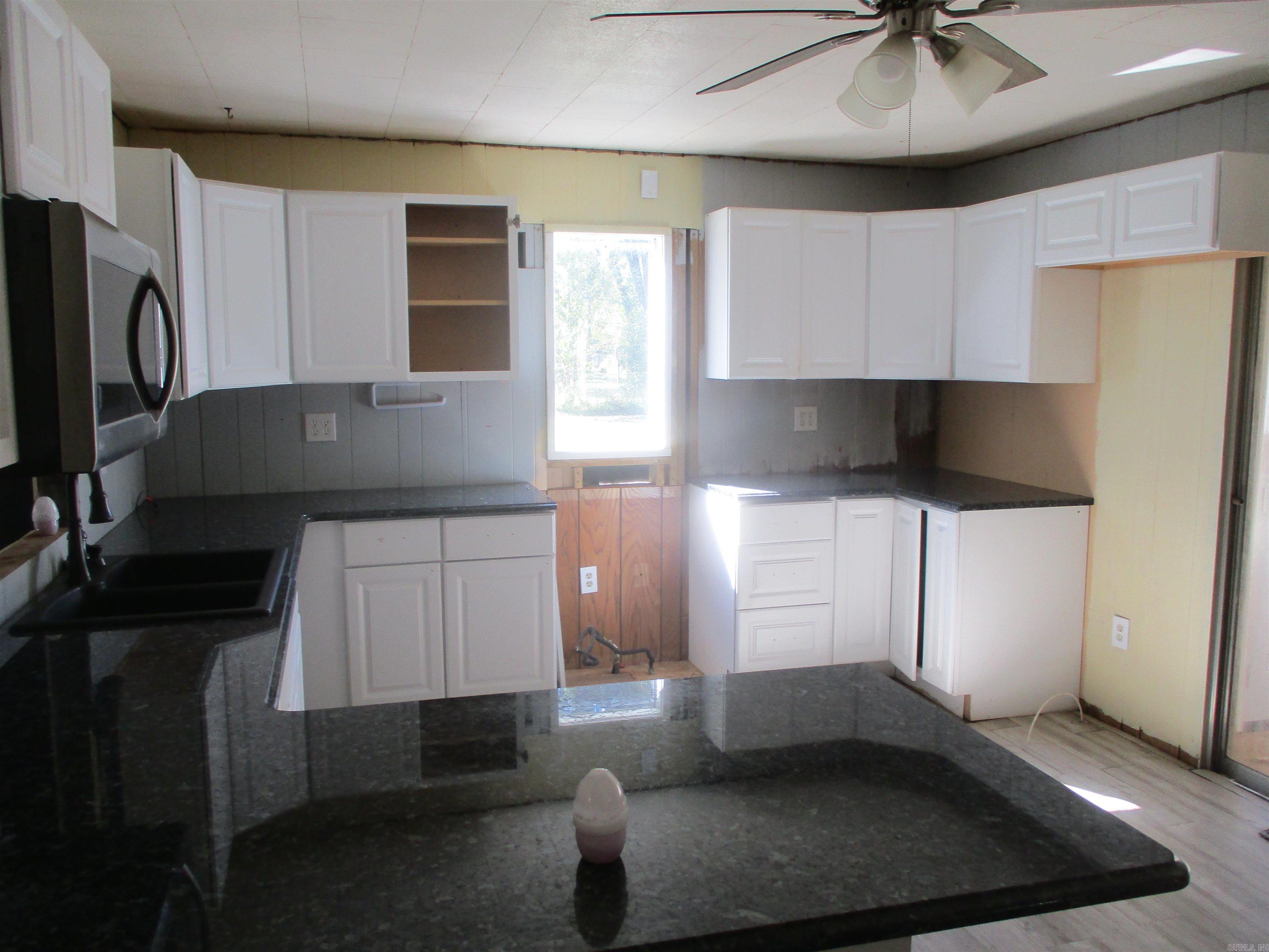 1104 N 4th  Paris, AR