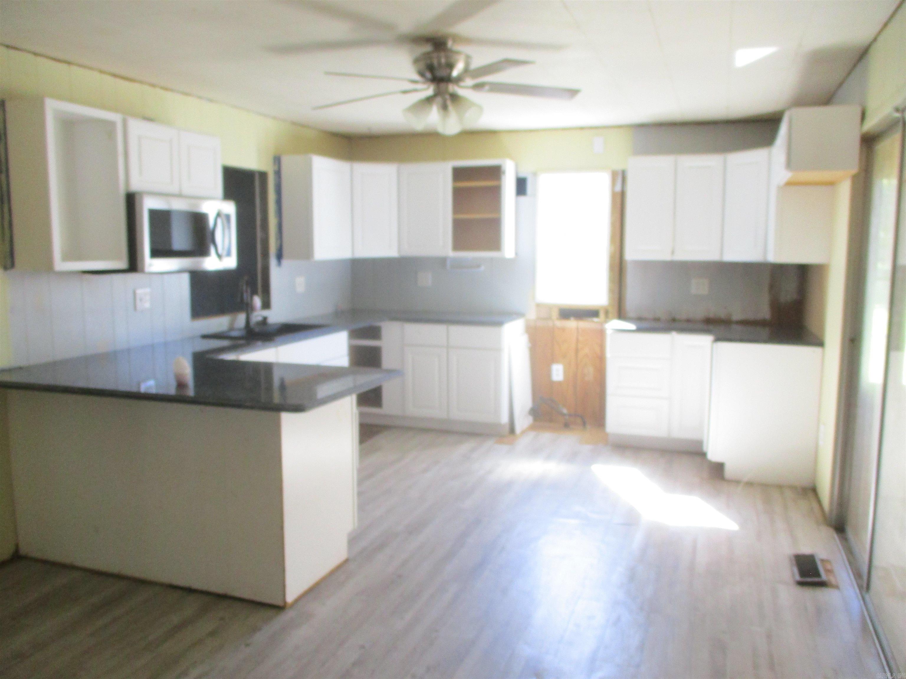 1104 N 4th  Paris, AR