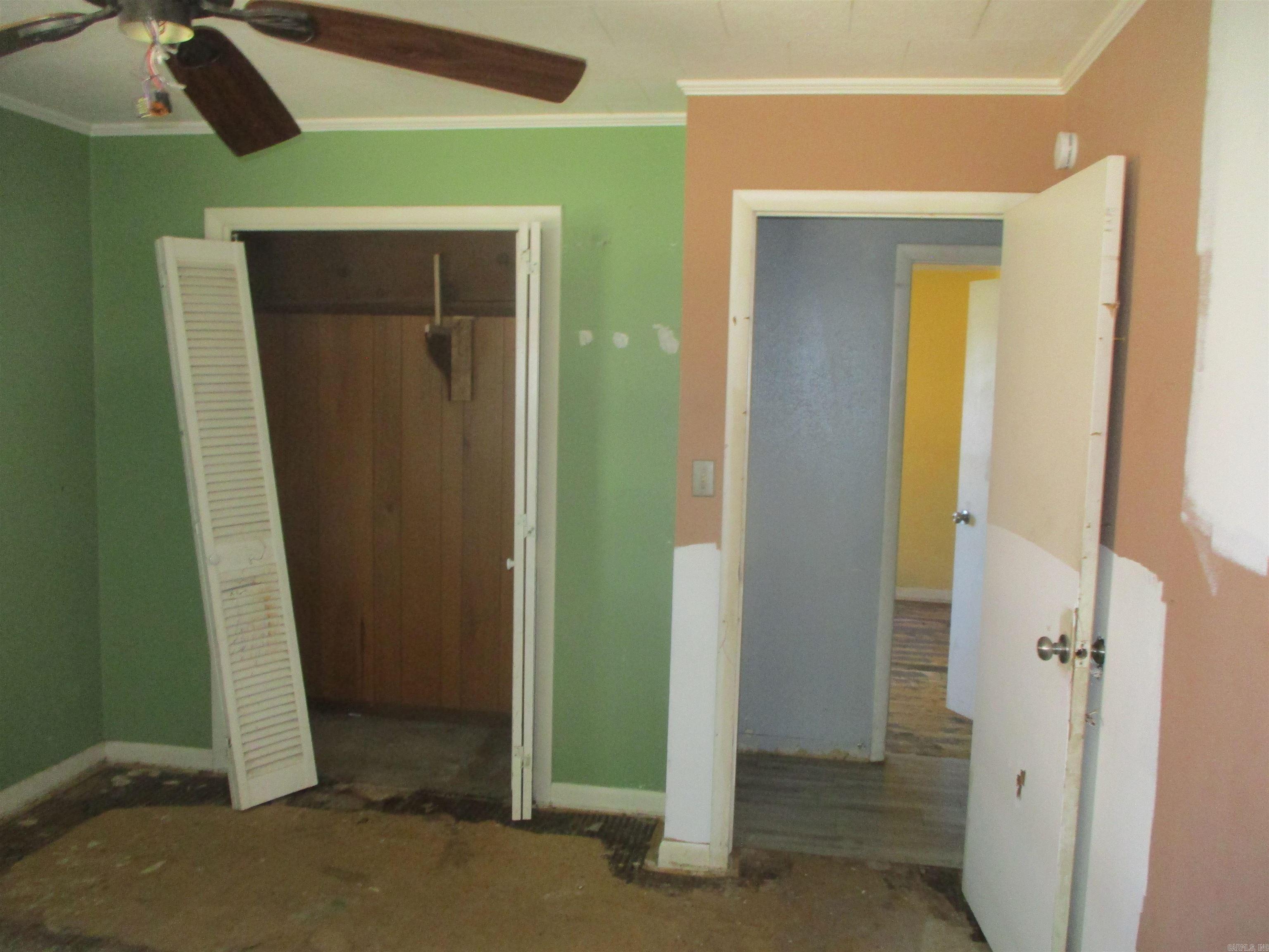 1104 N 4th  Paris, AR