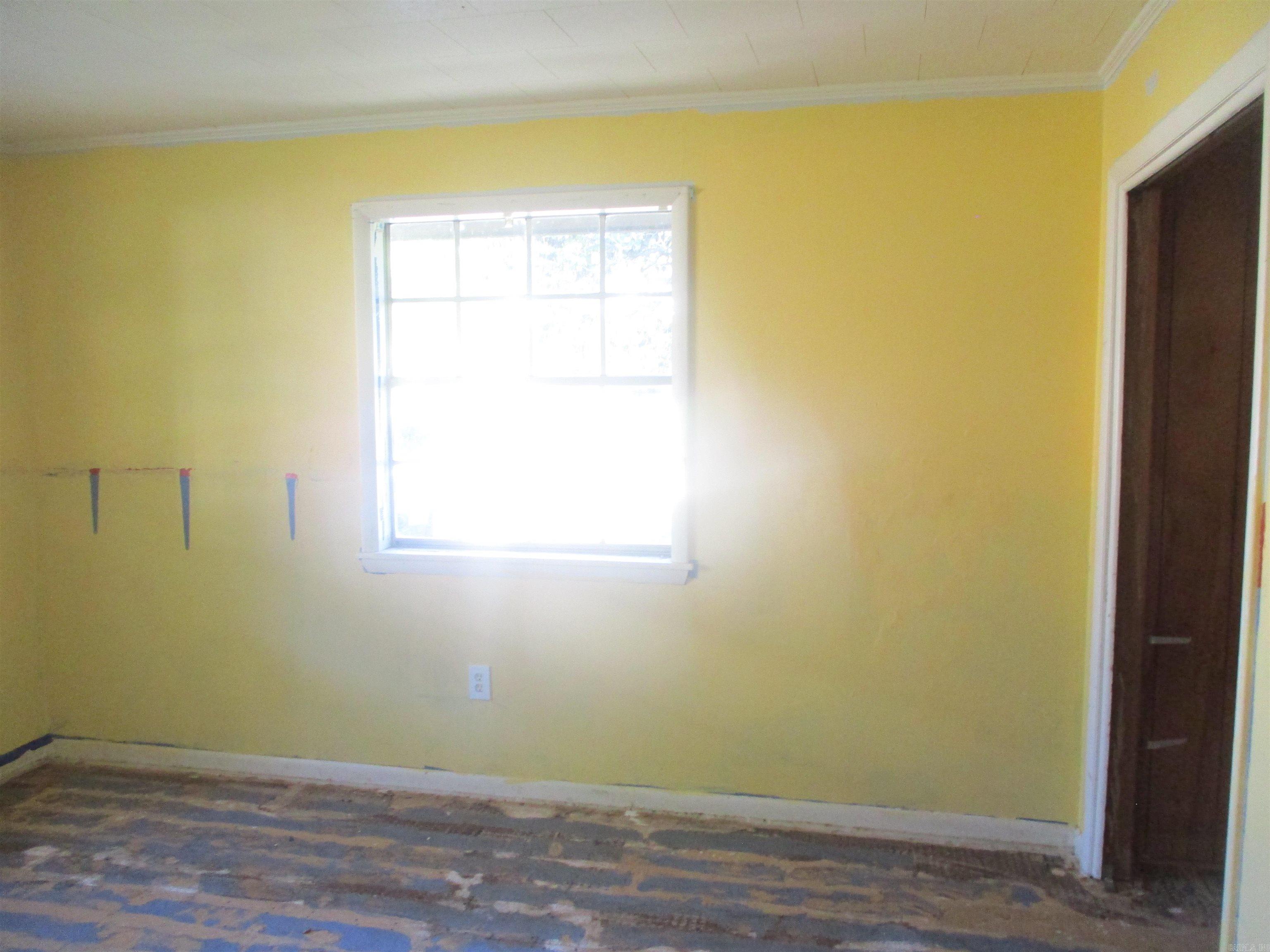 1104 N 4th  Paris, AR