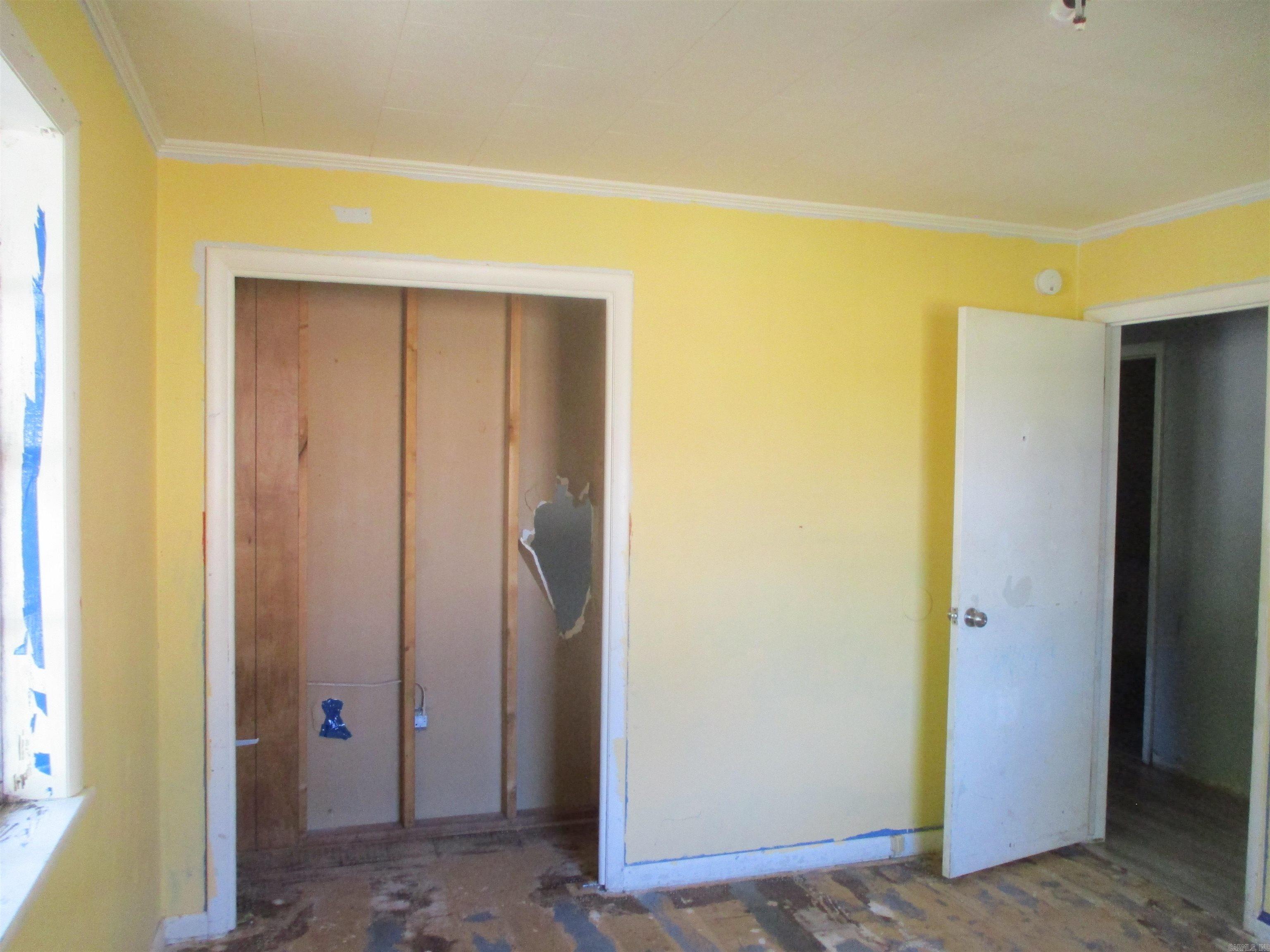 1104 N 4th  Paris, AR