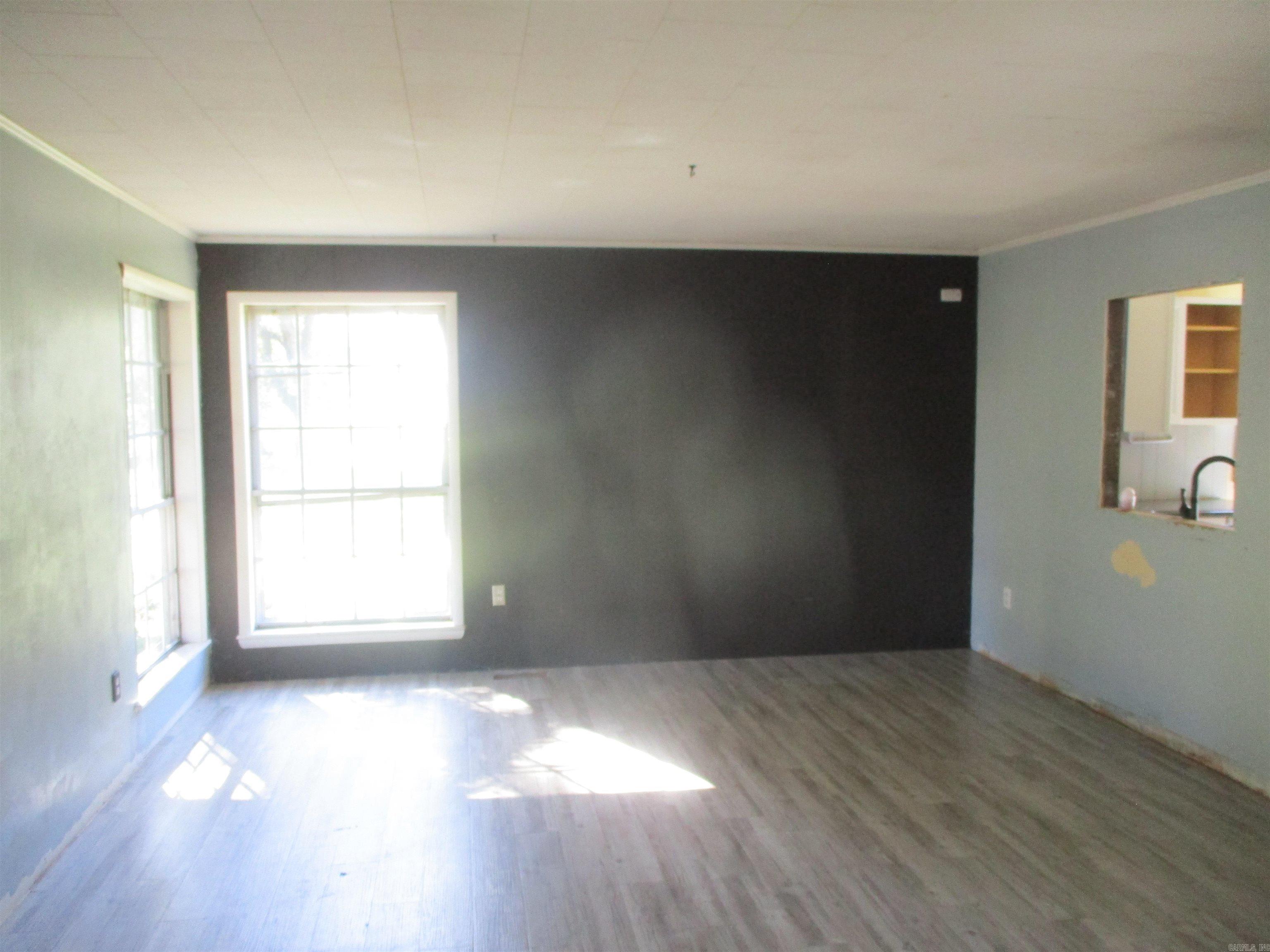 1104 N 4th  Paris, AR