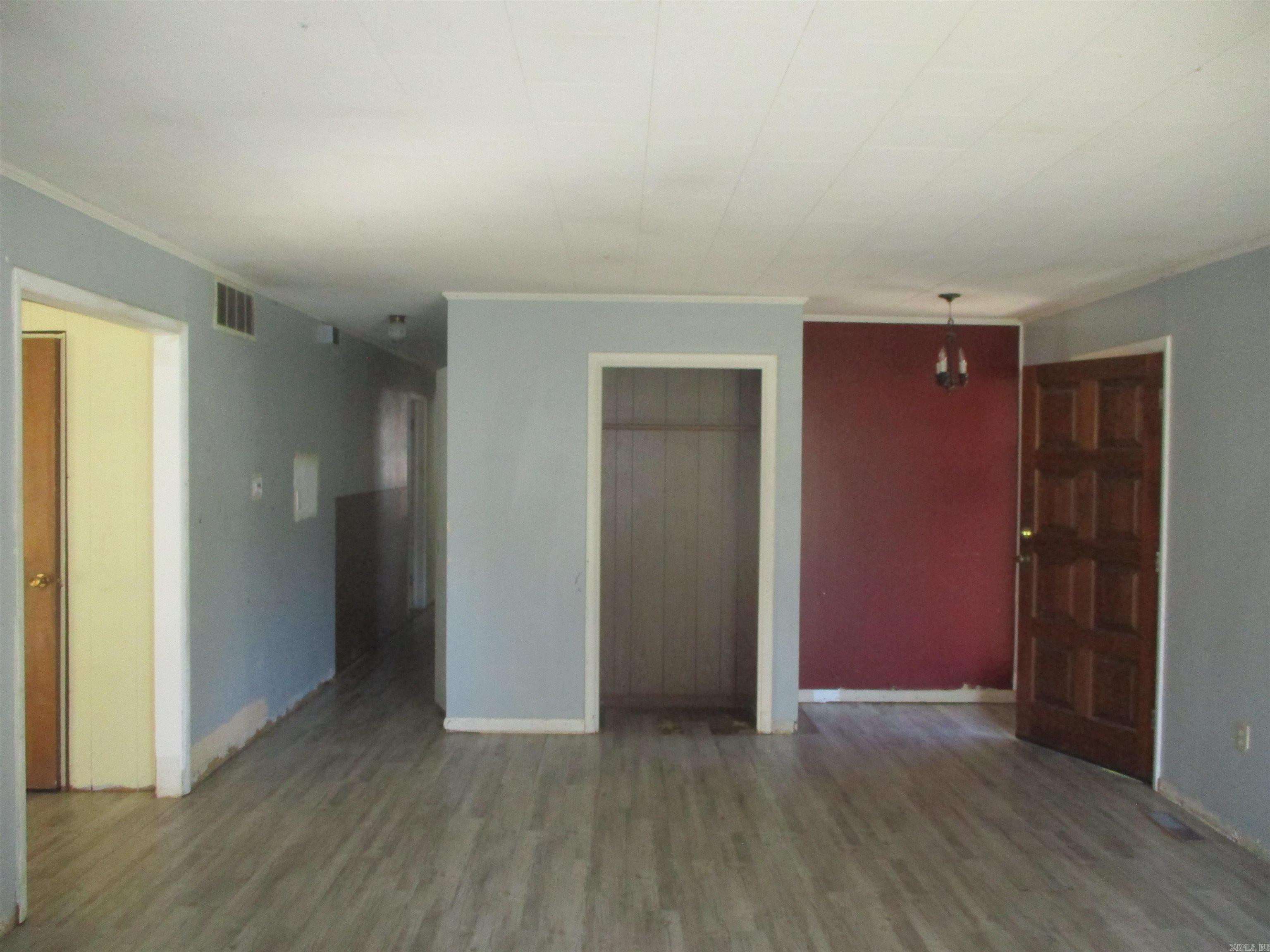 1104 N 4th  Paris, AR