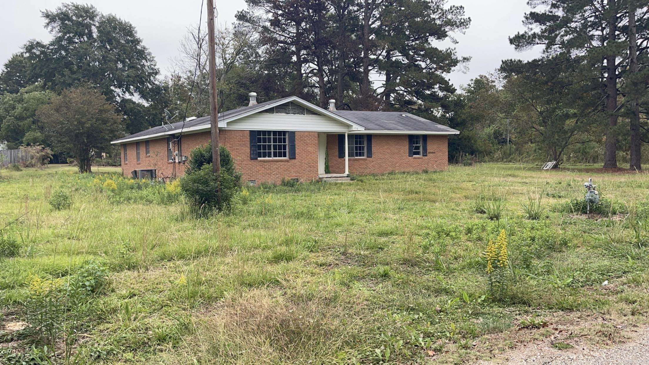 1710 Gardenia  Crossett, AR