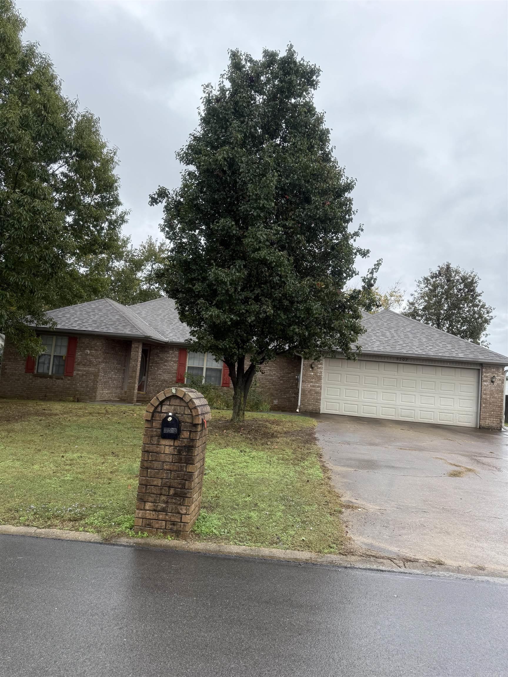 3202 Red Oak  Paragould, AR