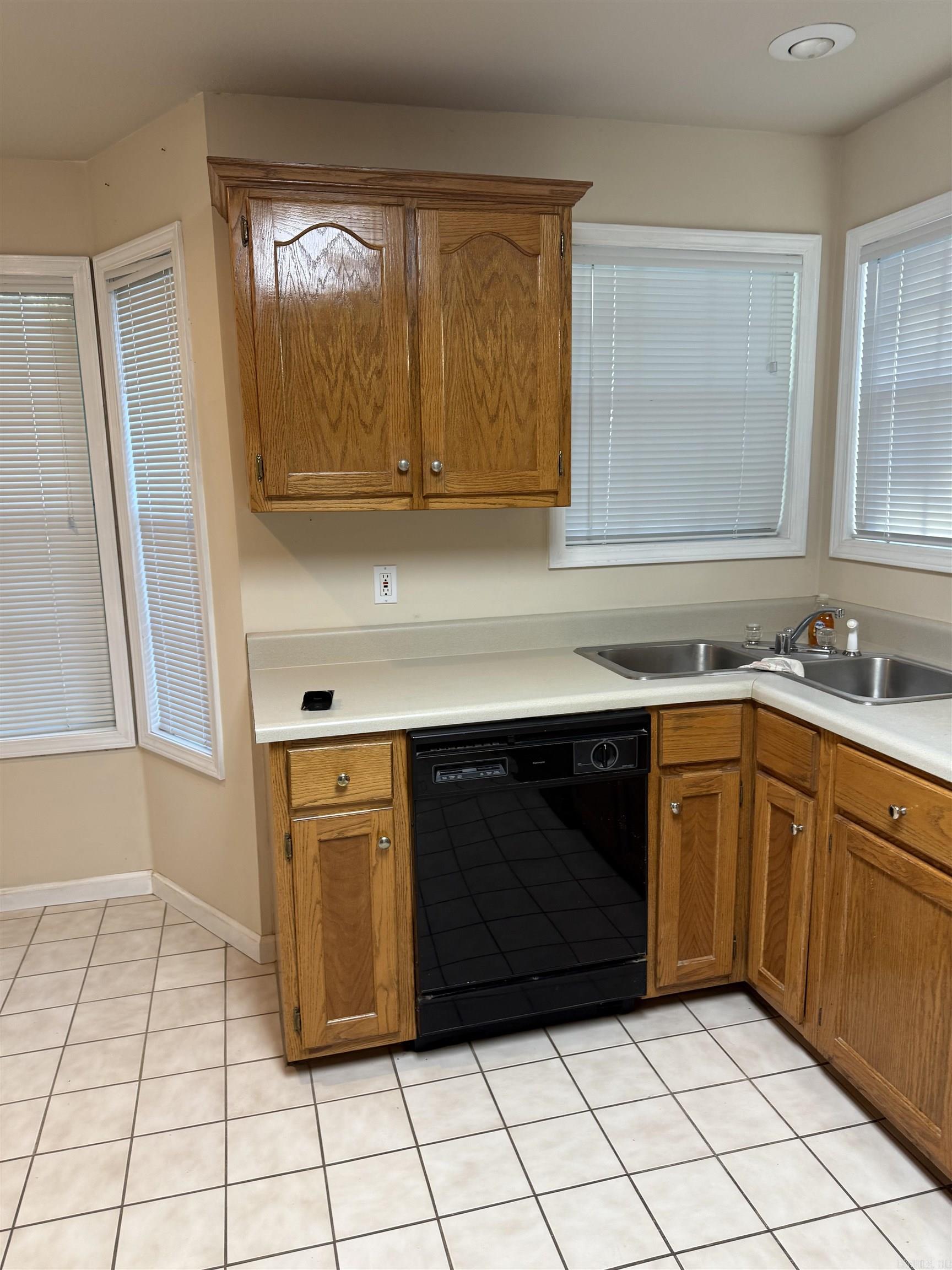 3202 Red Oak  Paragould, AR