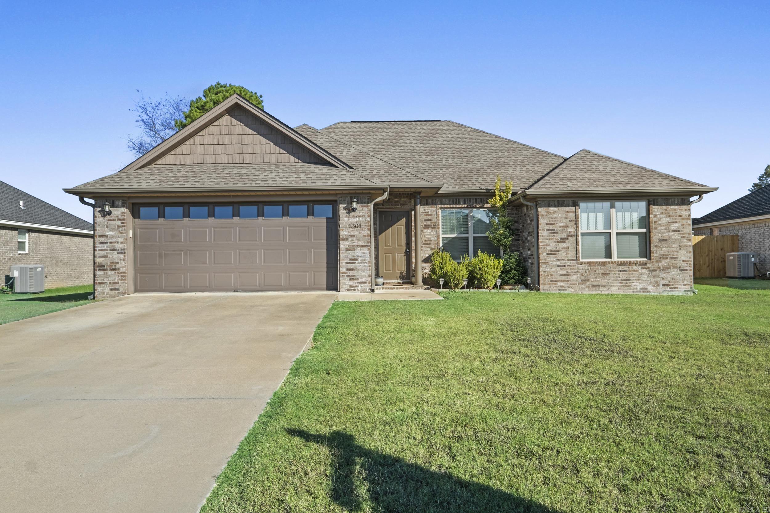 1301 Ridgefield Circle Searcy, AR 72143