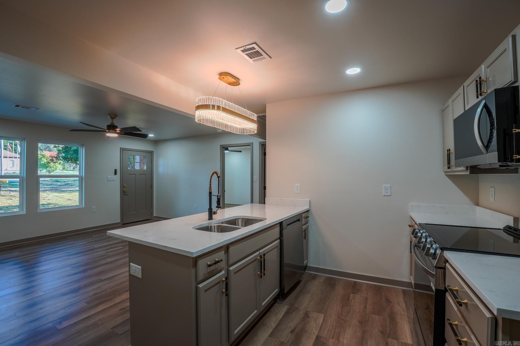 13725 Cantrell Road Little Rock, AR 72223