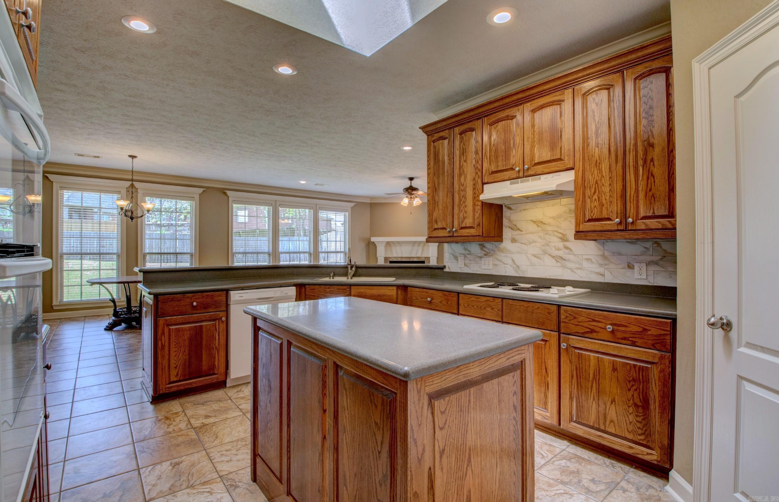 124 Mountain Valley  Maumelle, AR