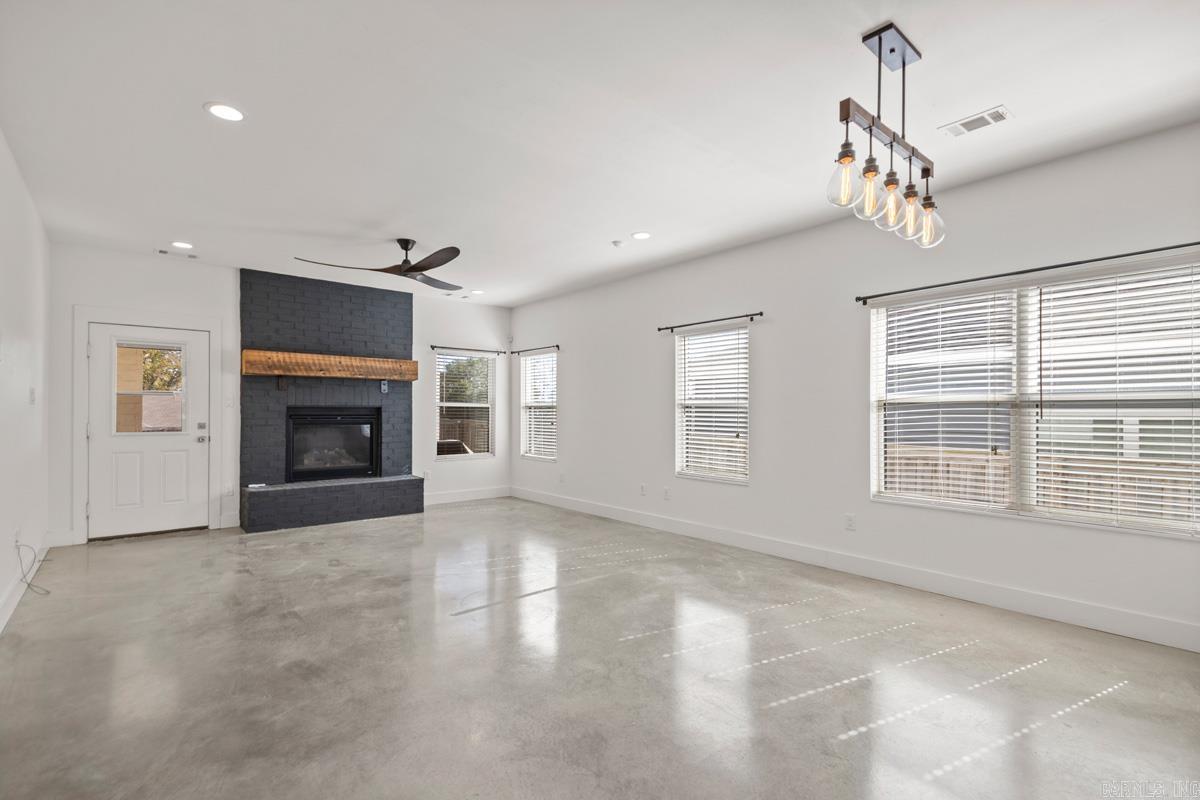 402 S Market Benton, AR 72015