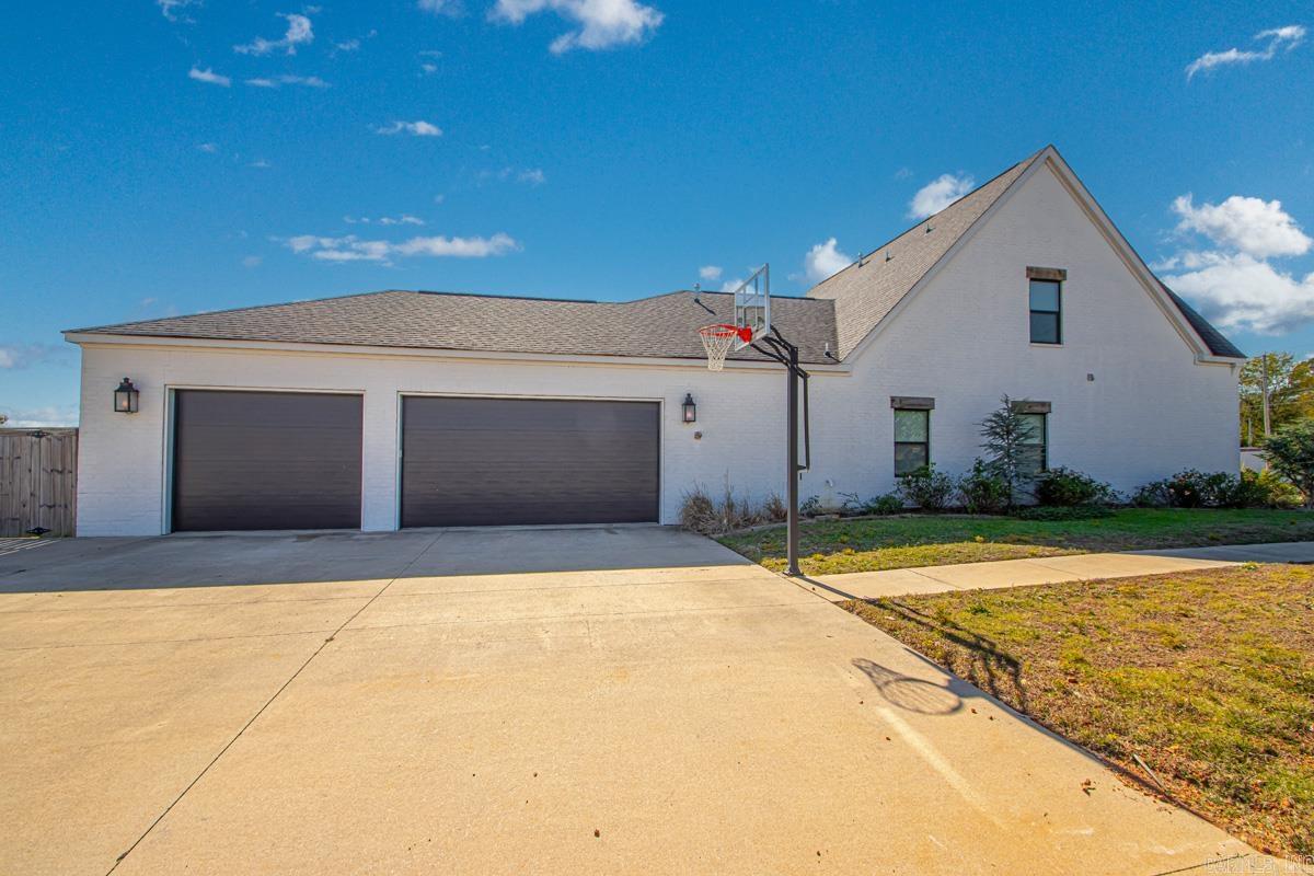 402 S Market Benton, AR 72015