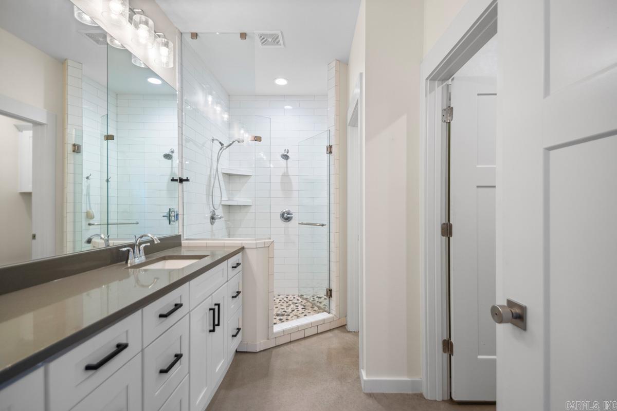 402 S Market Benton, AR 72015