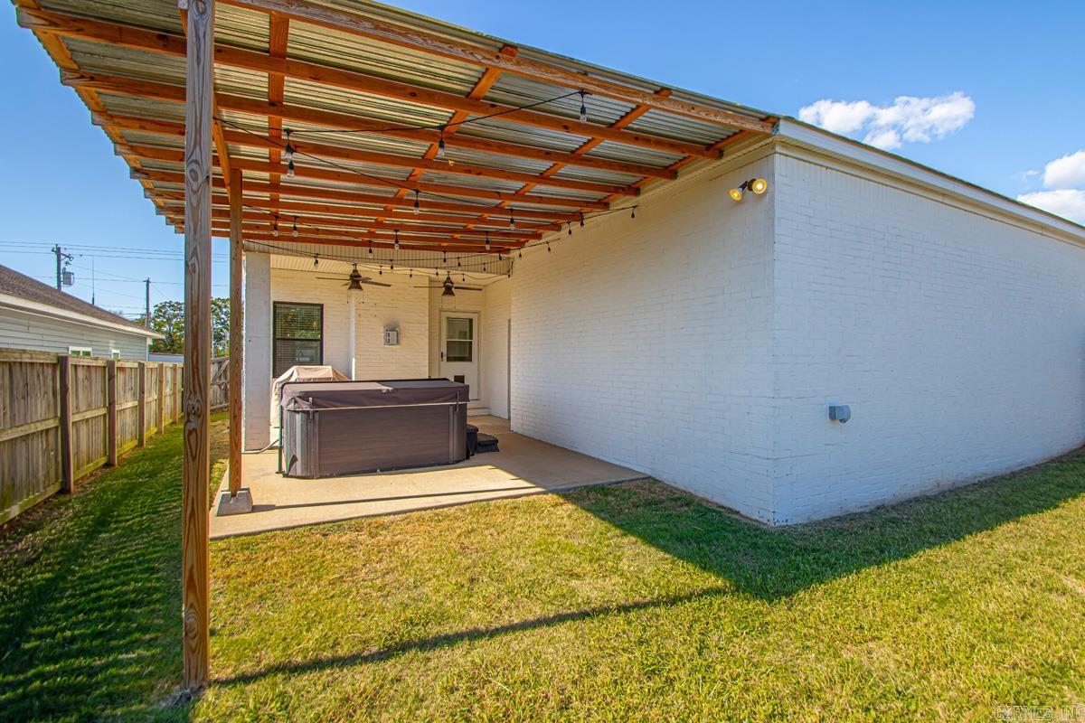 402 S Market Benton, AR 72015