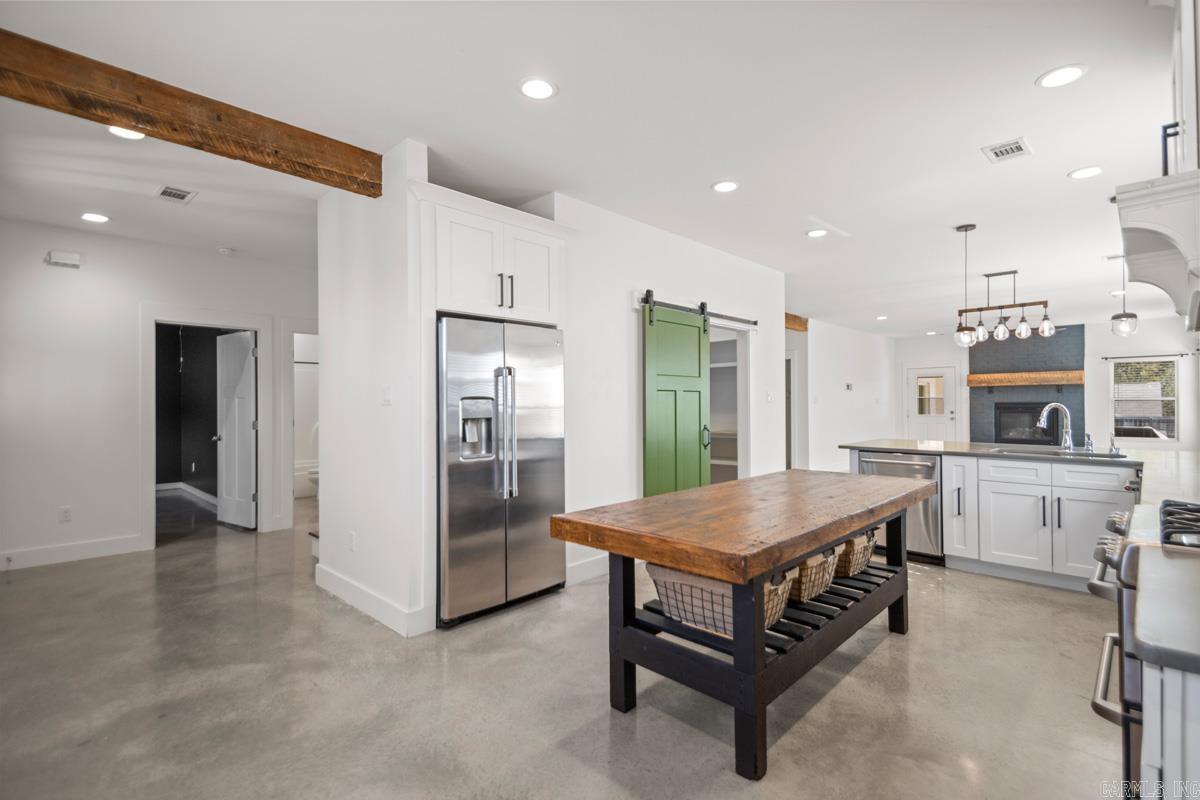 402 S Market Benton, AR 72015