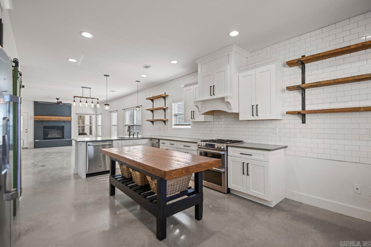 402 S Market Benton, AR 72015