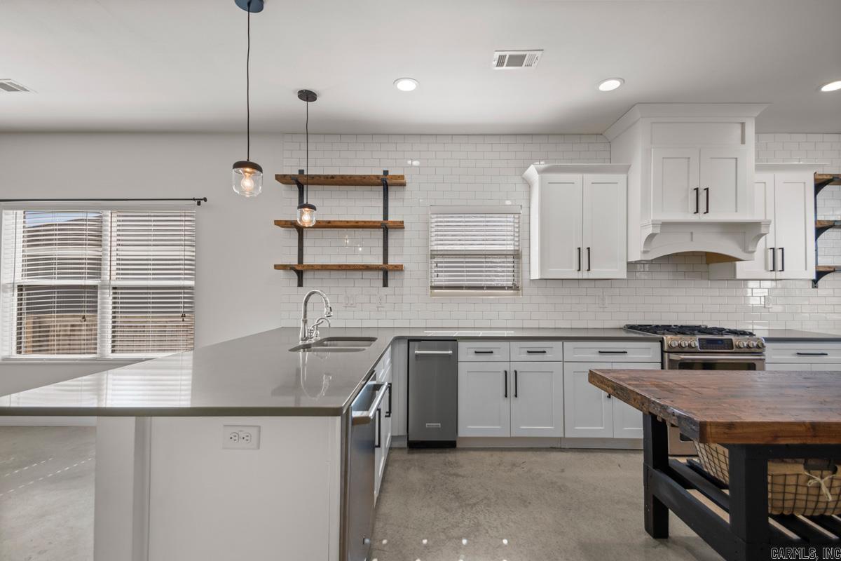 402 S Market Benton, AR 72015