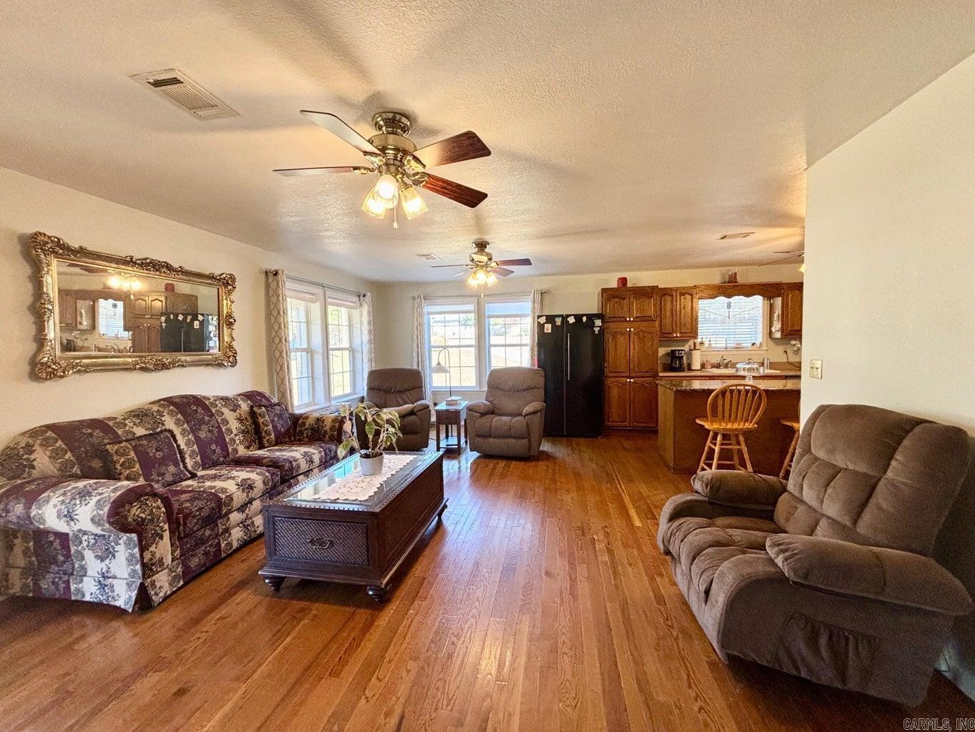 15 White Oak Lane Pleasant Plains, AR 72568