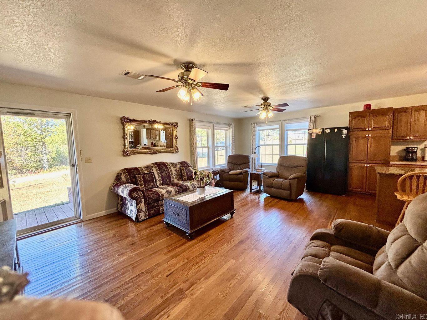 15 White Oak Lane Pleasant Plains, AR 72568