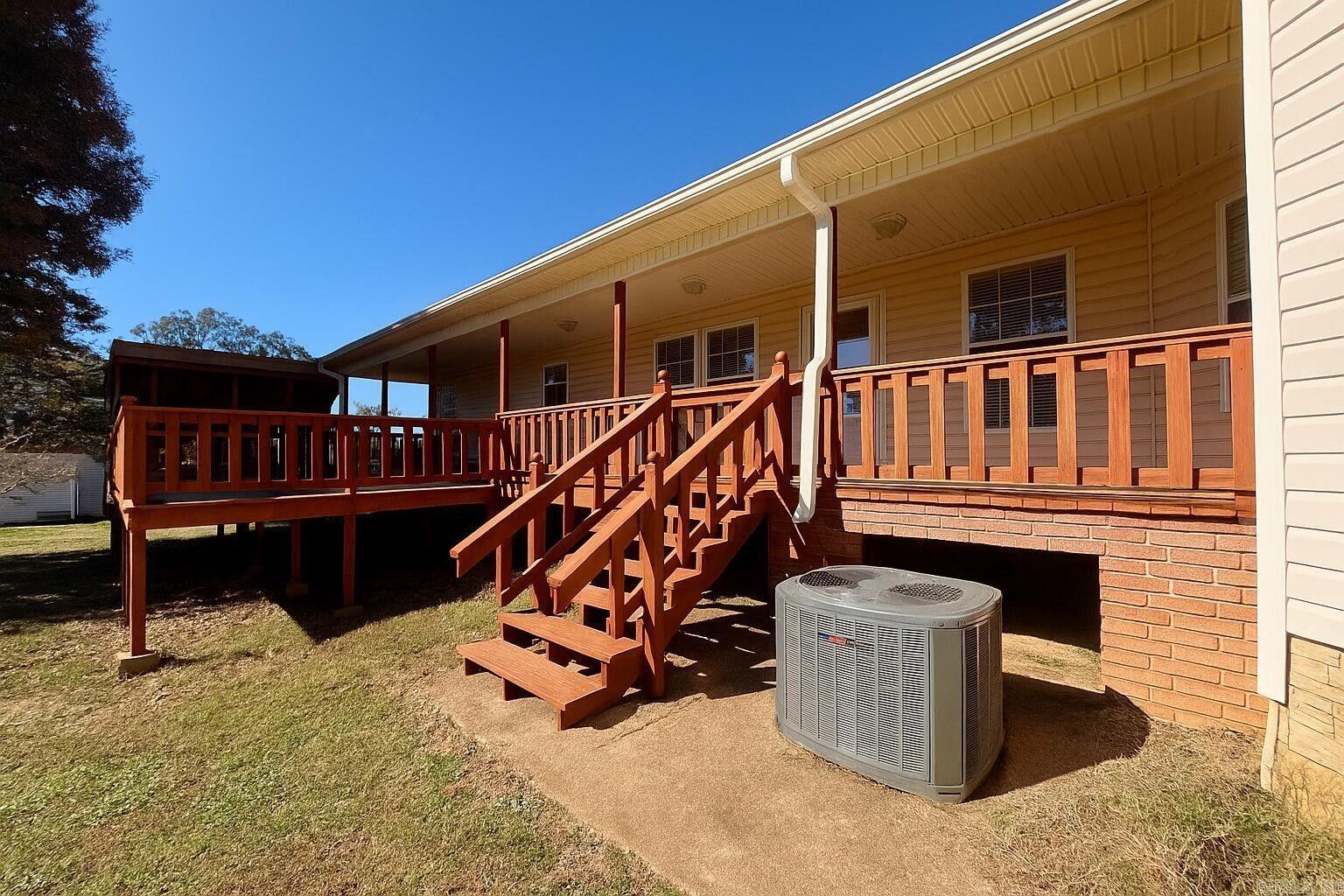 15 White Oak Lane Pleasant Plains, AR 72568