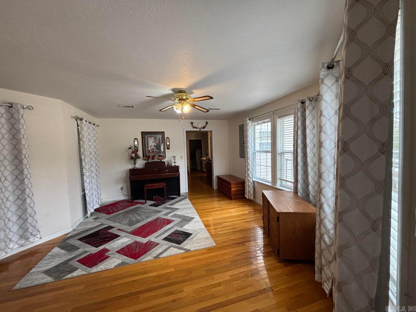 15 White Oak Lane Pleasant Plains, AR 72568