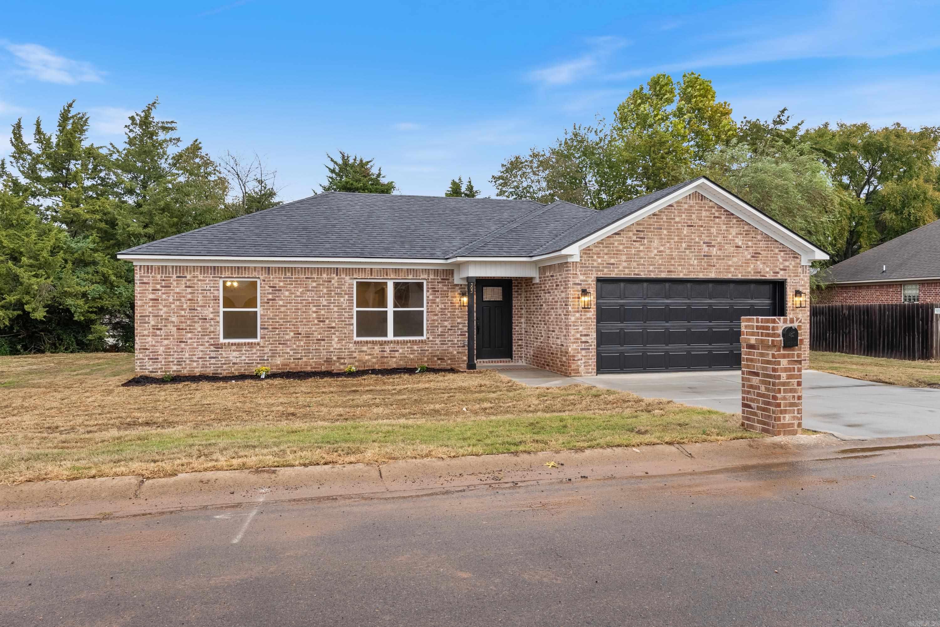 303 Parkway Avenue Morrilton, AR 72110