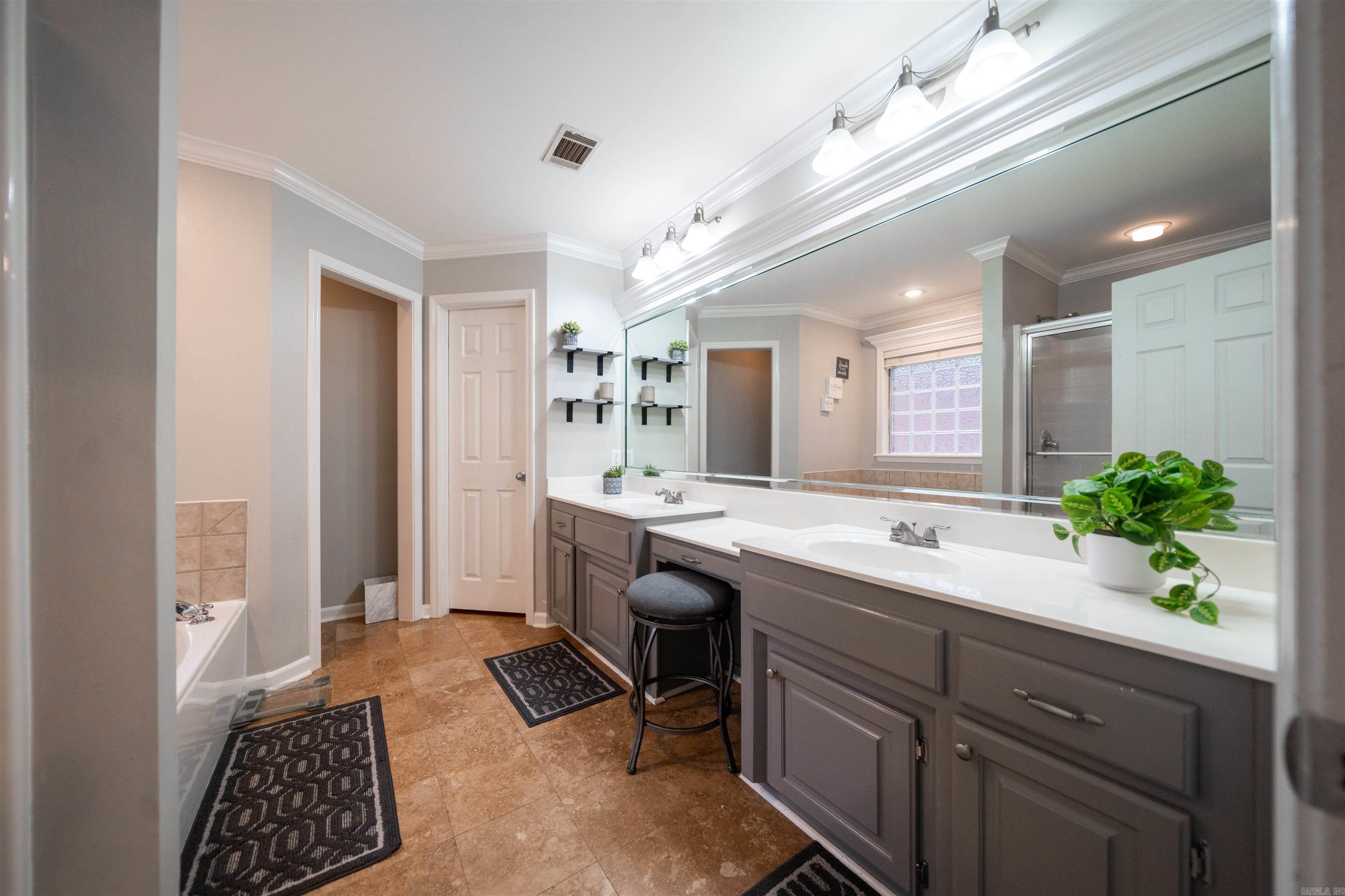 7 Glacier Cove Maumelle, AR 72113