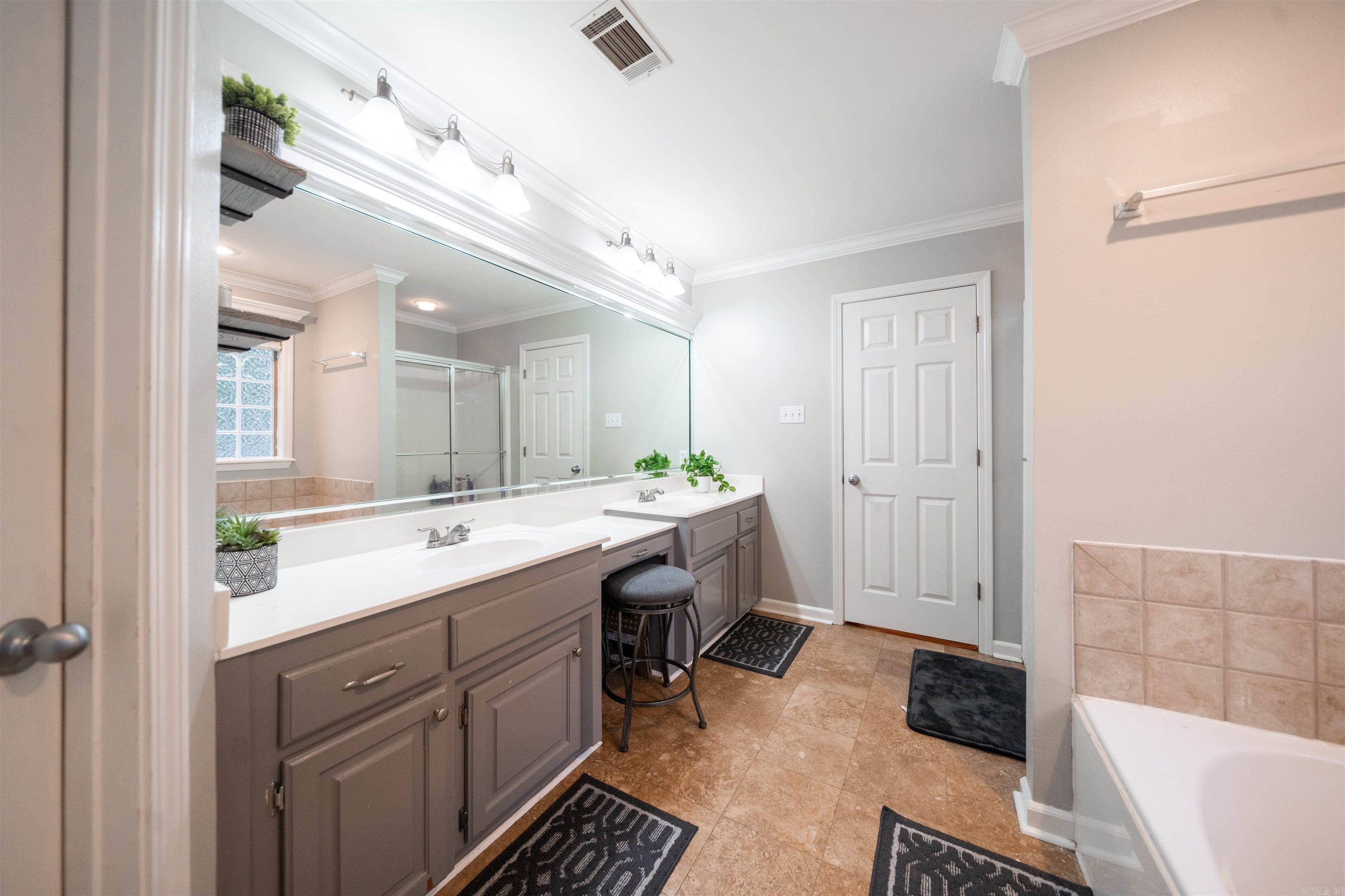 7 Glacier Cove Maumelle, AR 72113