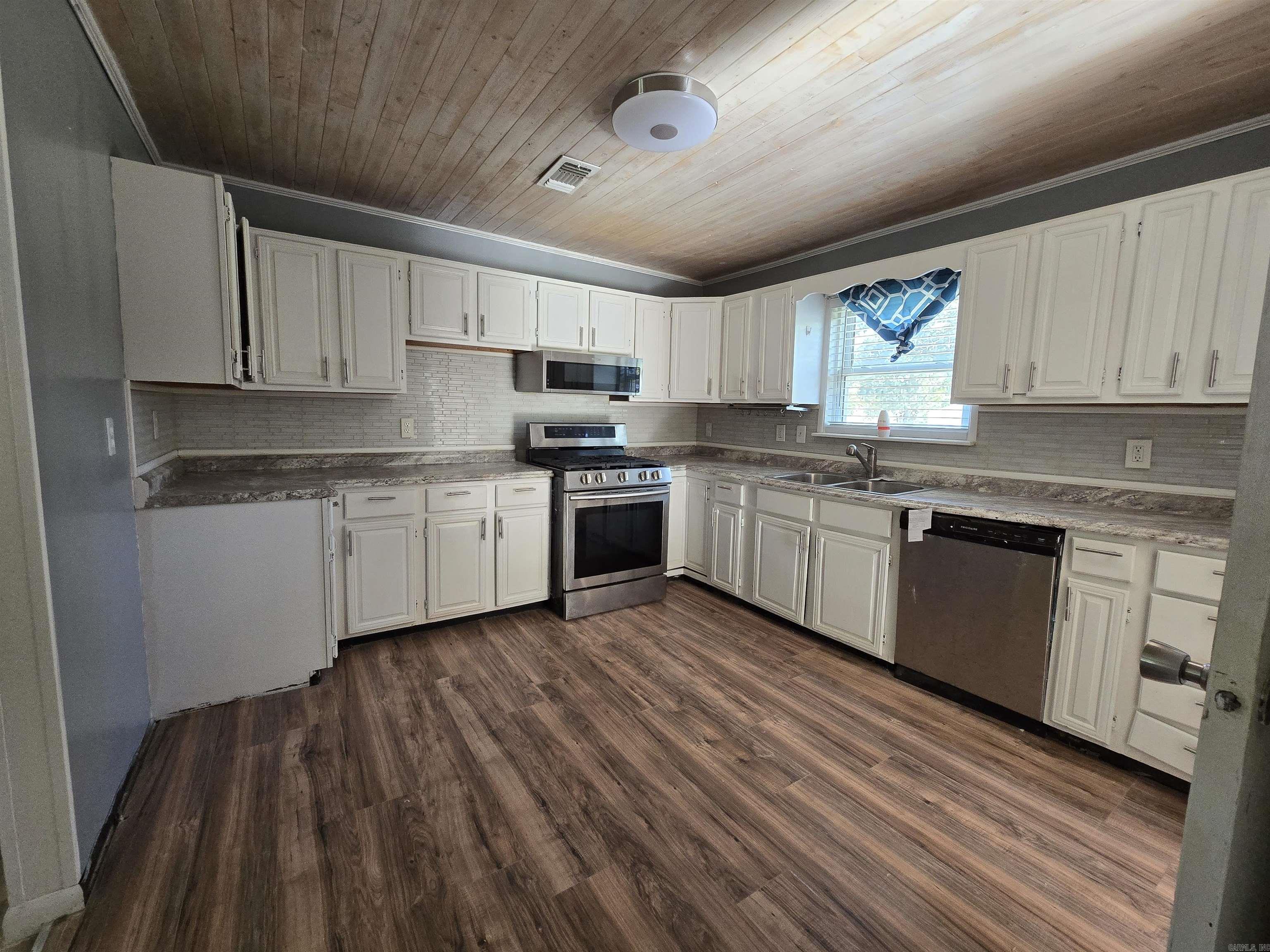 9 Center  Mayflower, AR