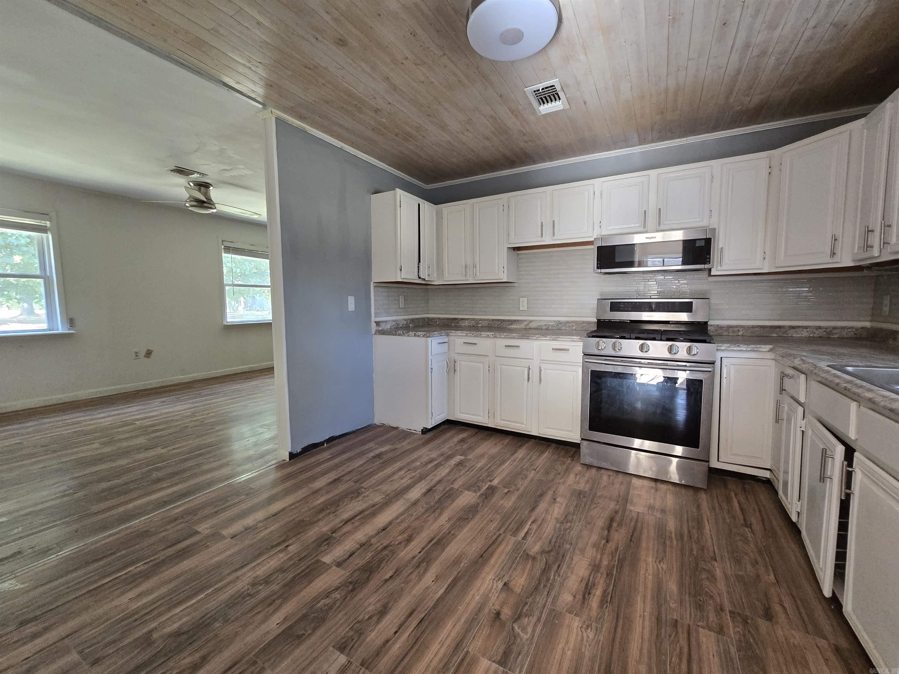 9 Center  Mayflower, AR