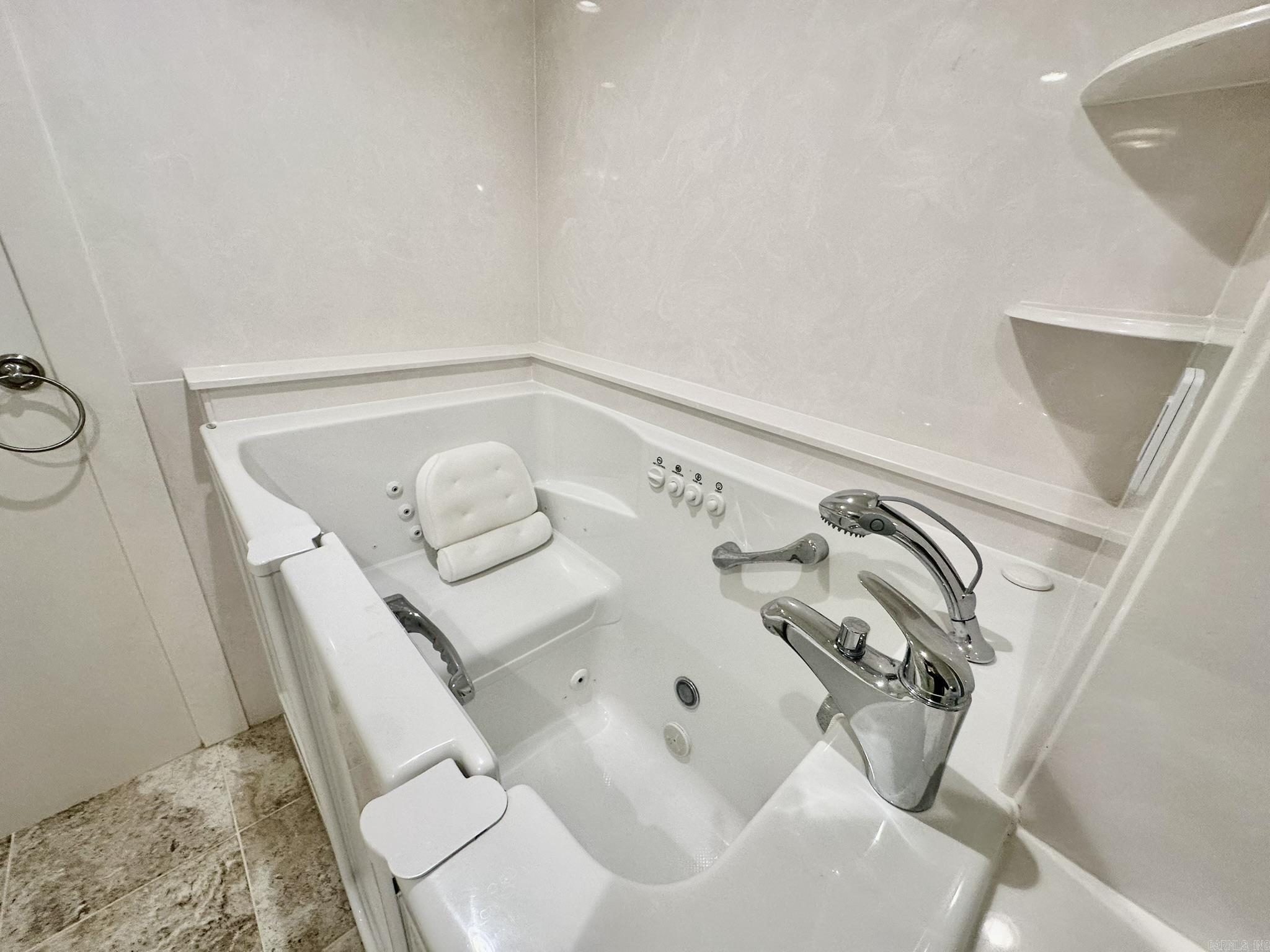 211 RG Lagrone Dr Hamburg, AR 71646