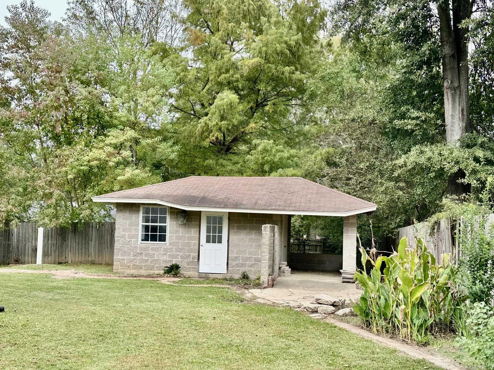 211 RG Lagrone Dr Hamburg, AR 71646