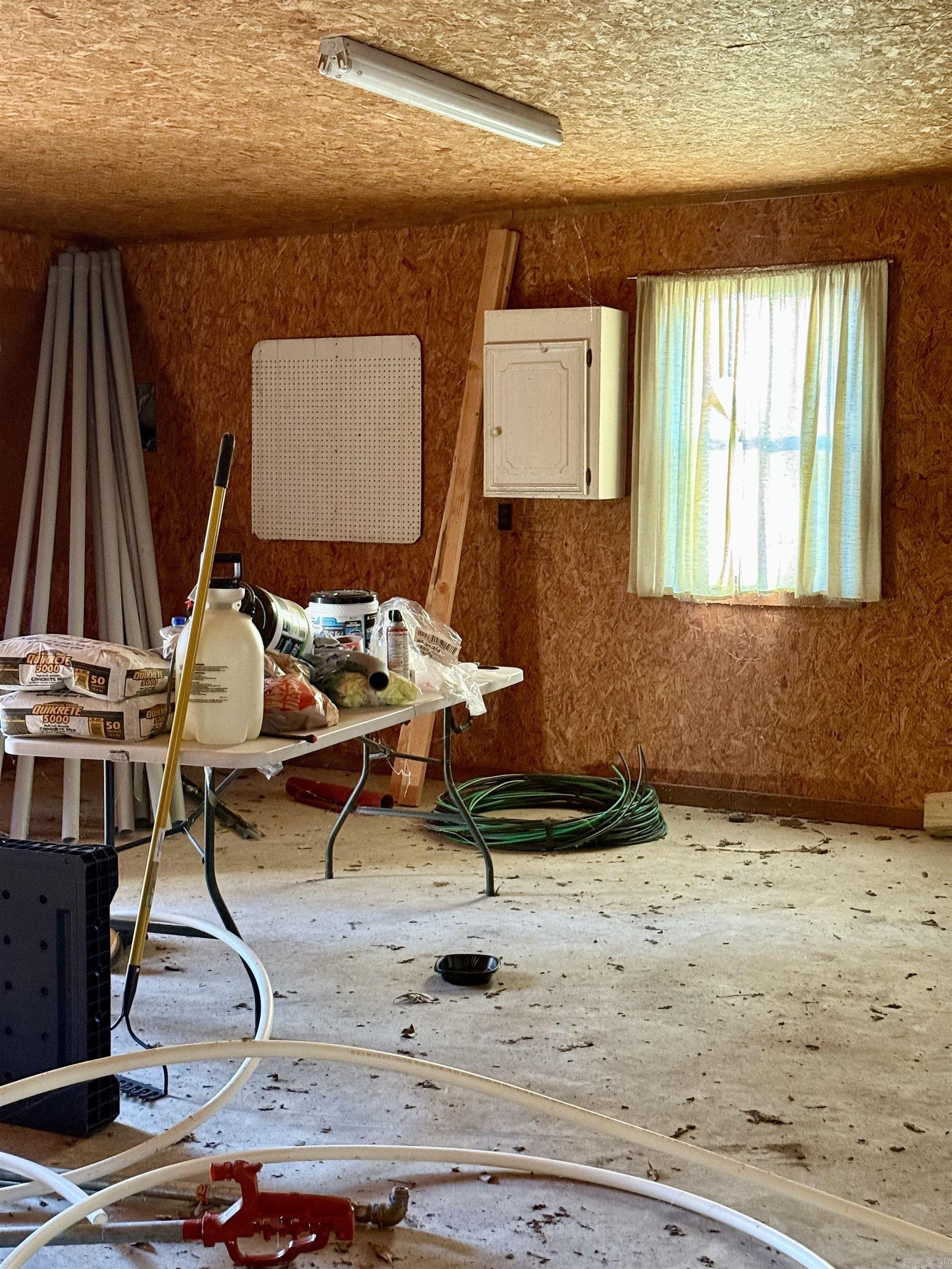 450 Crockett  Greers Ferry, AR