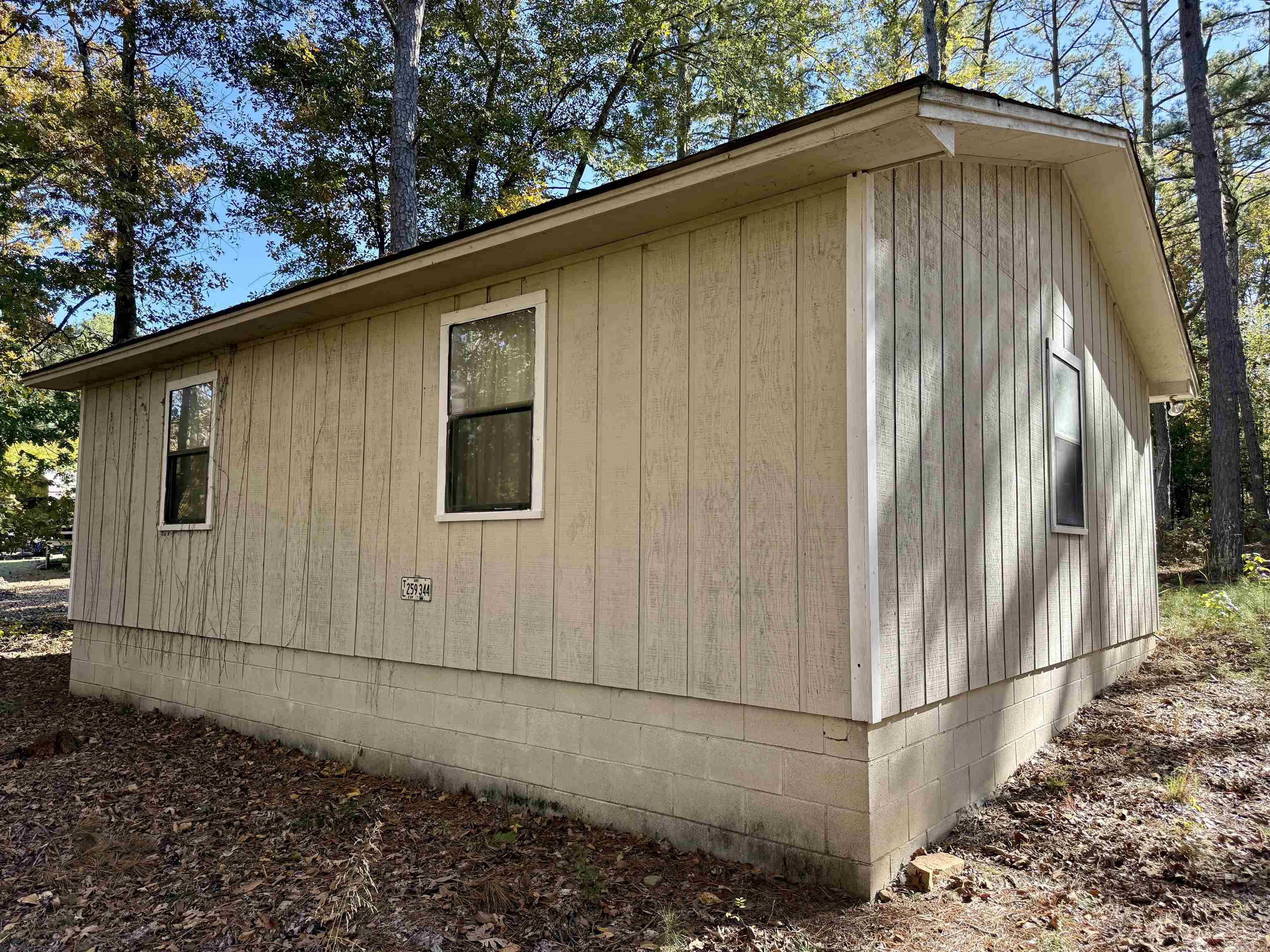 450 Crockett  Greers Ferry, AR