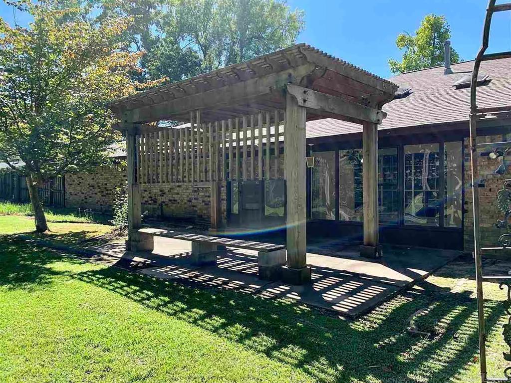 6106 Sage Brush Ave. Texarkana, TX 75503