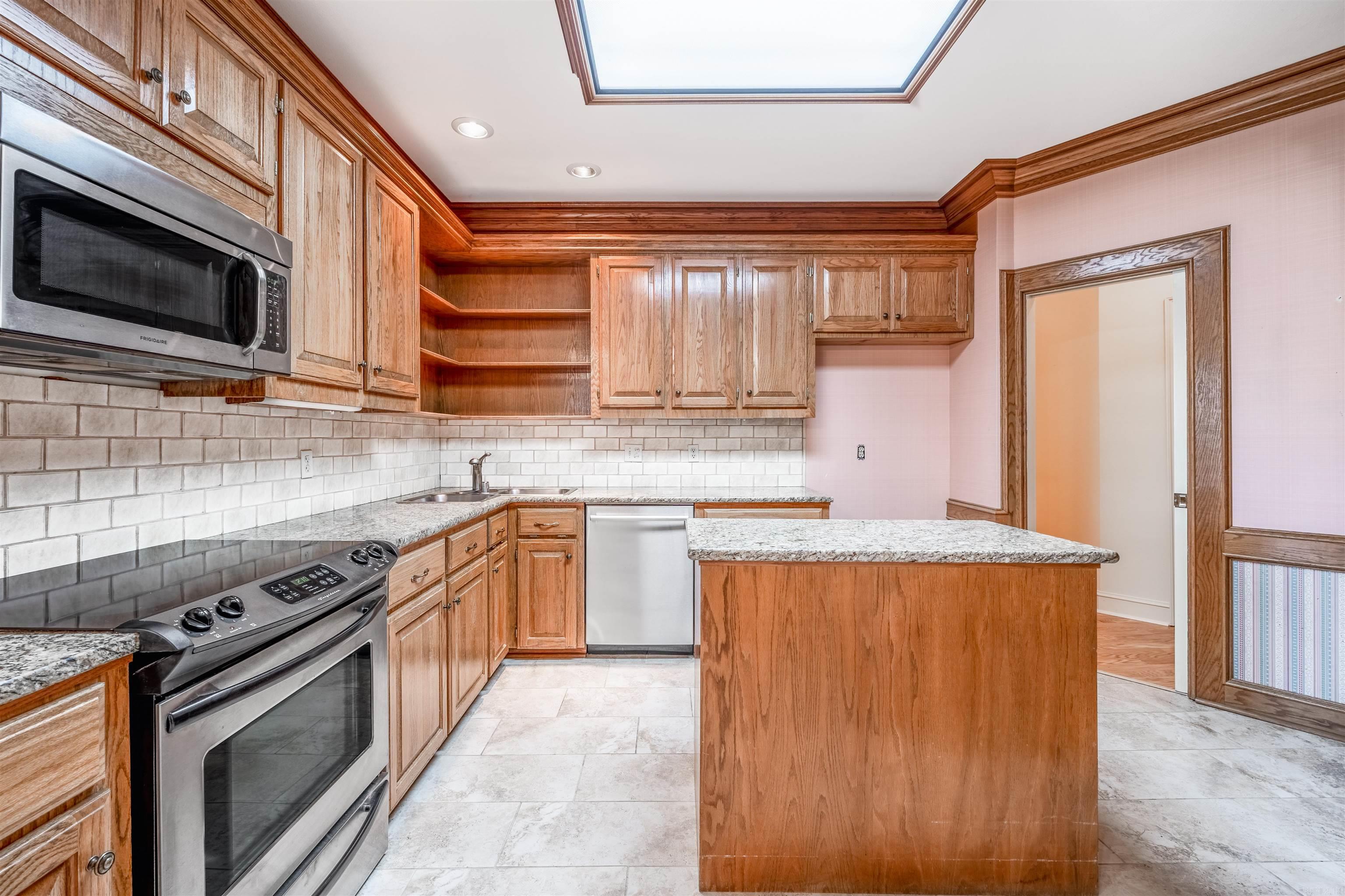 16 Masters Place Drive Maumelle, AR 72113