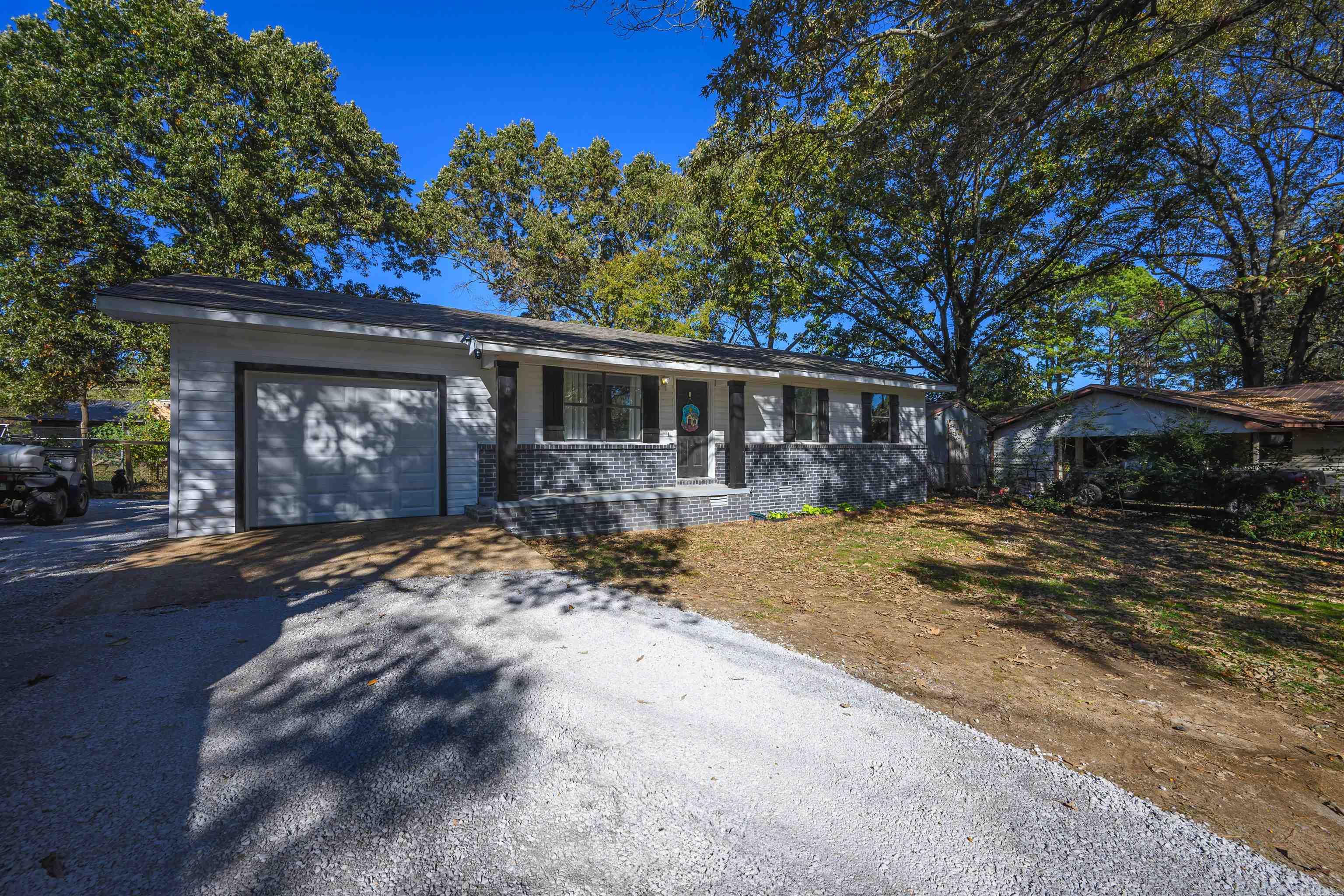 710  Village St.  Newark, AR