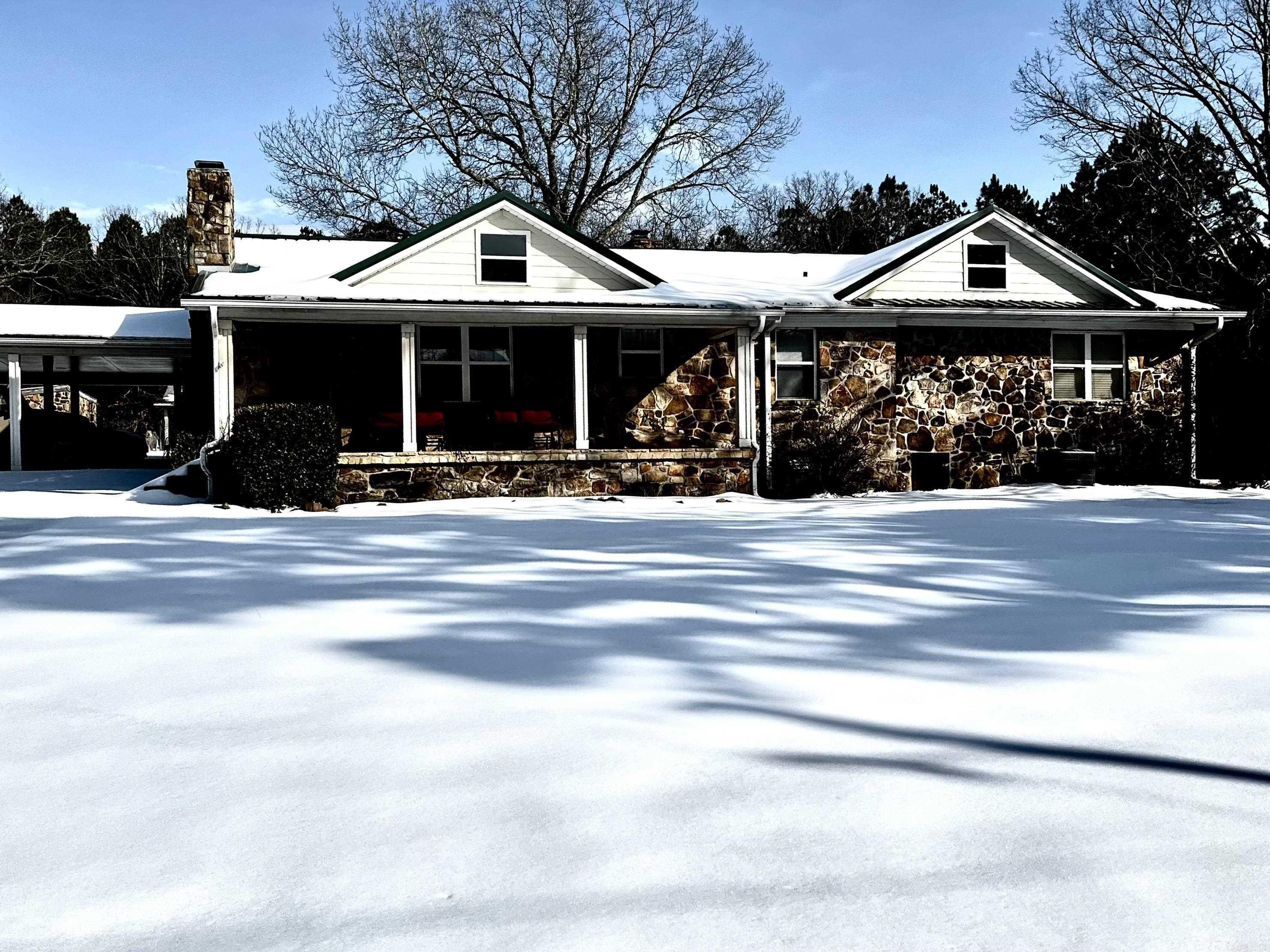 1162 Cove  Mountain View, AR