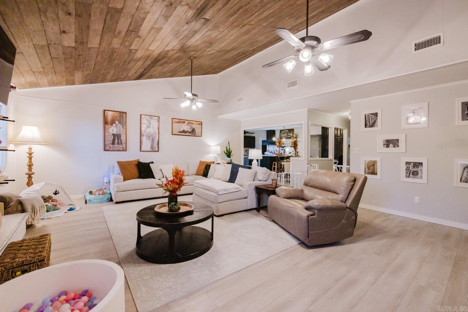 8524 HART ROAD Benton, AR 72019