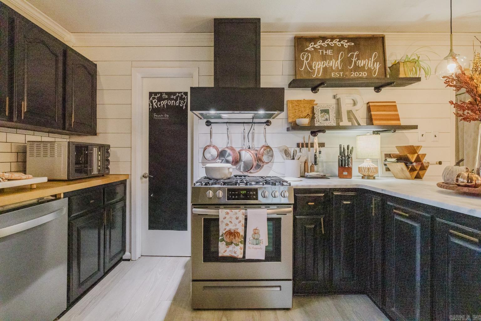 8524 HART ROAD Benton, AR 72019