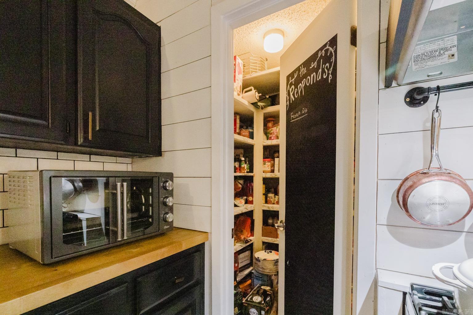 8524 HART ROAD Benton, AR 72019