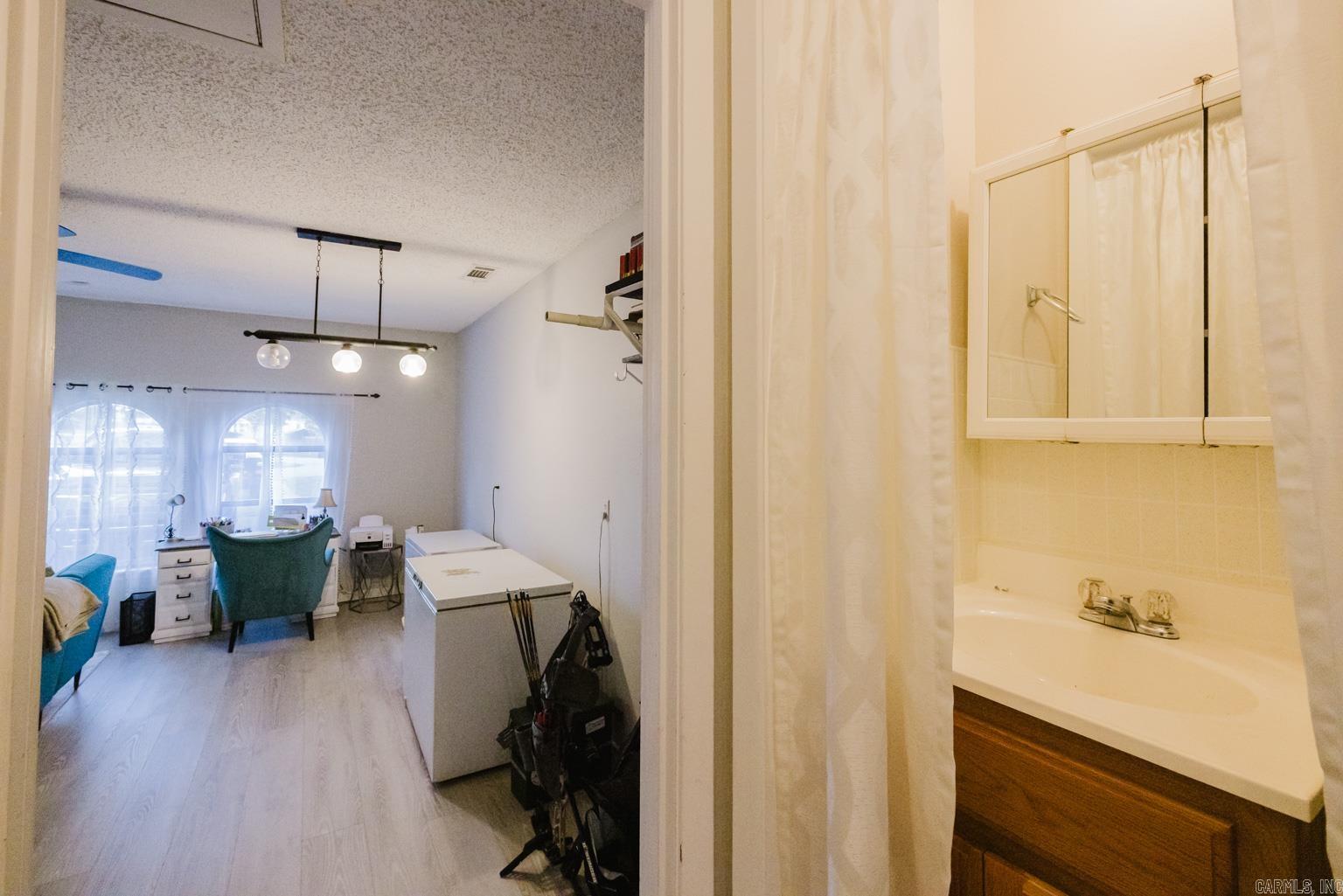 8524 HART ROAD Benton, AR 72019