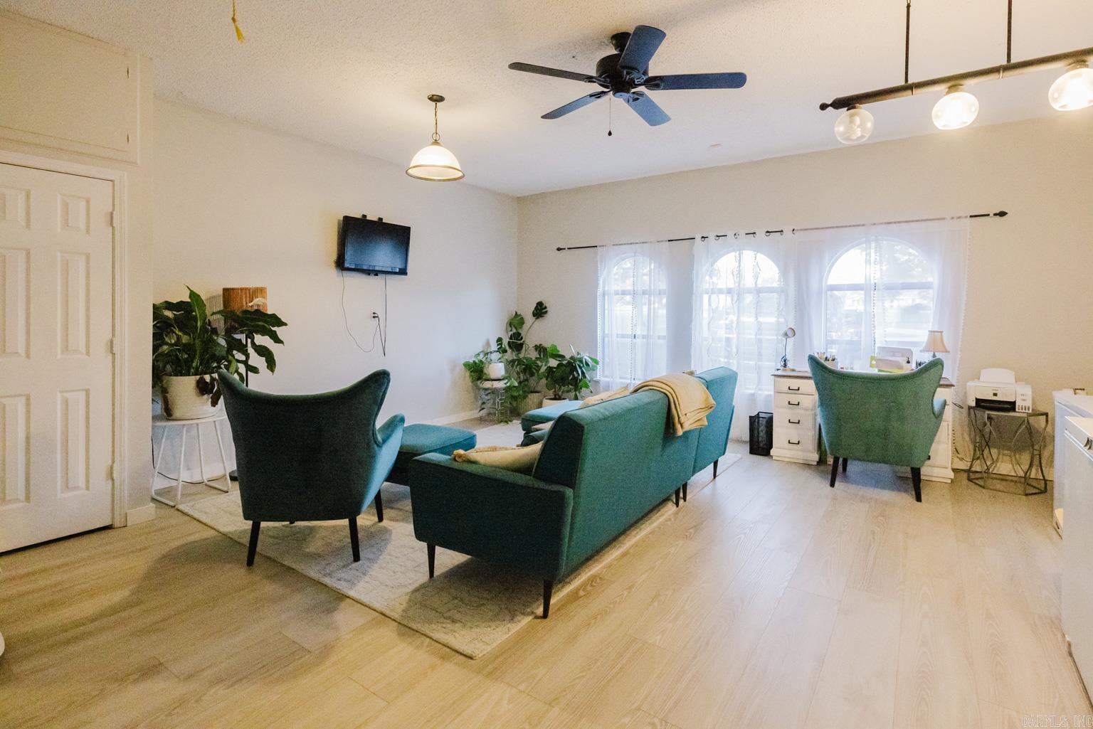 8524 HART ROAD Benton, AR 72019